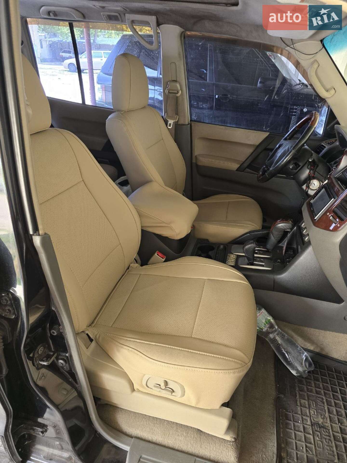 Mitsubishi Pajero Wagon 2005 VIN JMBLYV78W6J001188 фото оголошення 2 з 6