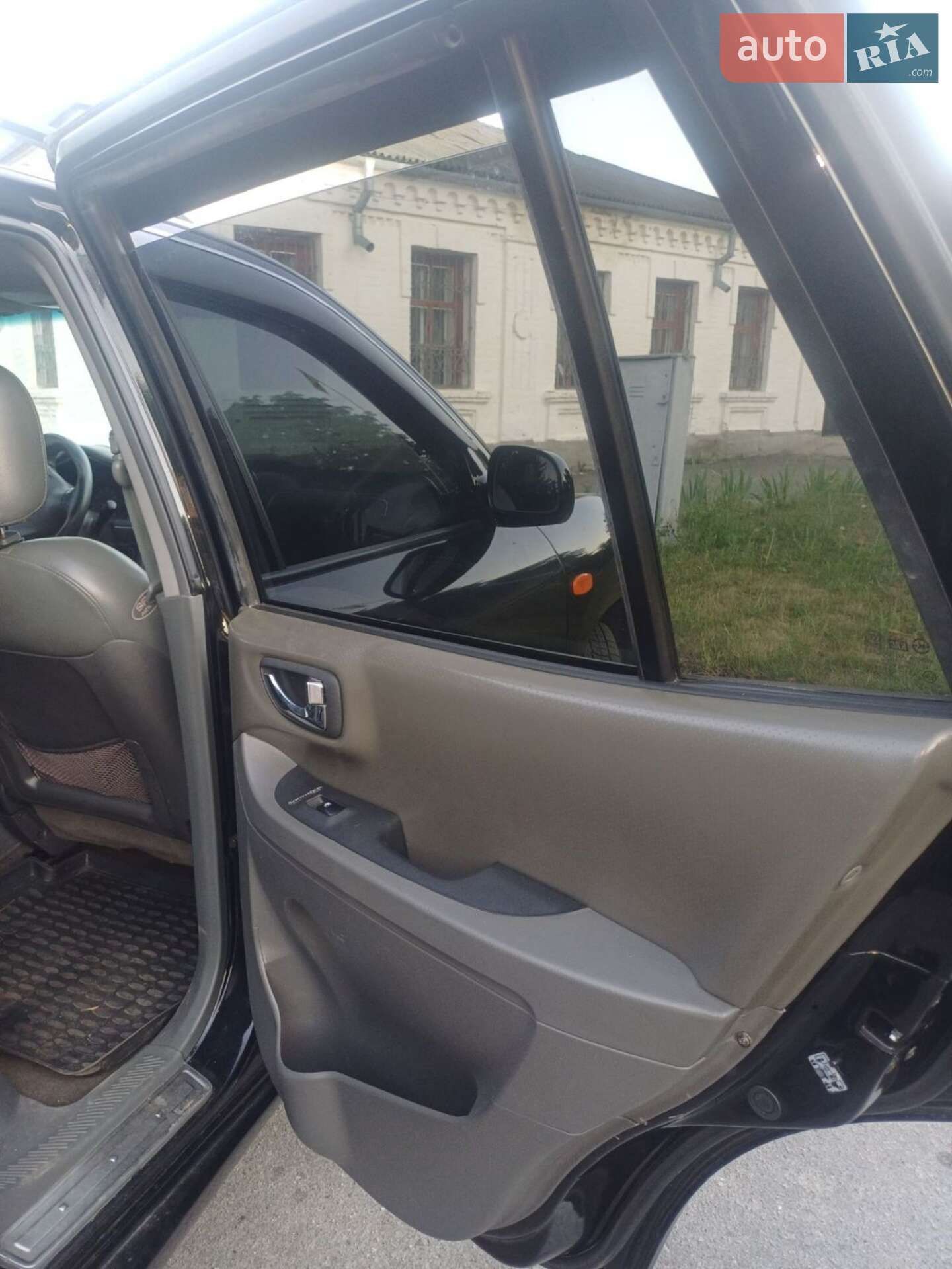 Hyundai Santa FE 2003 VIN KMHSC81BP3U484159 фото оголошення 2 з 15