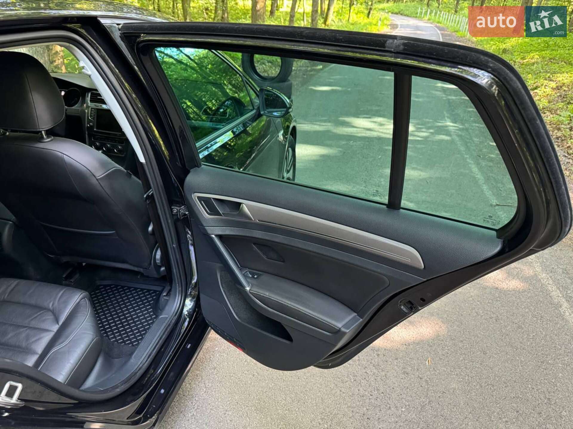 Volkswagen e-Golf 2015 VIN WVWZZZAUZFW908392 фото оголошення 24 з 60