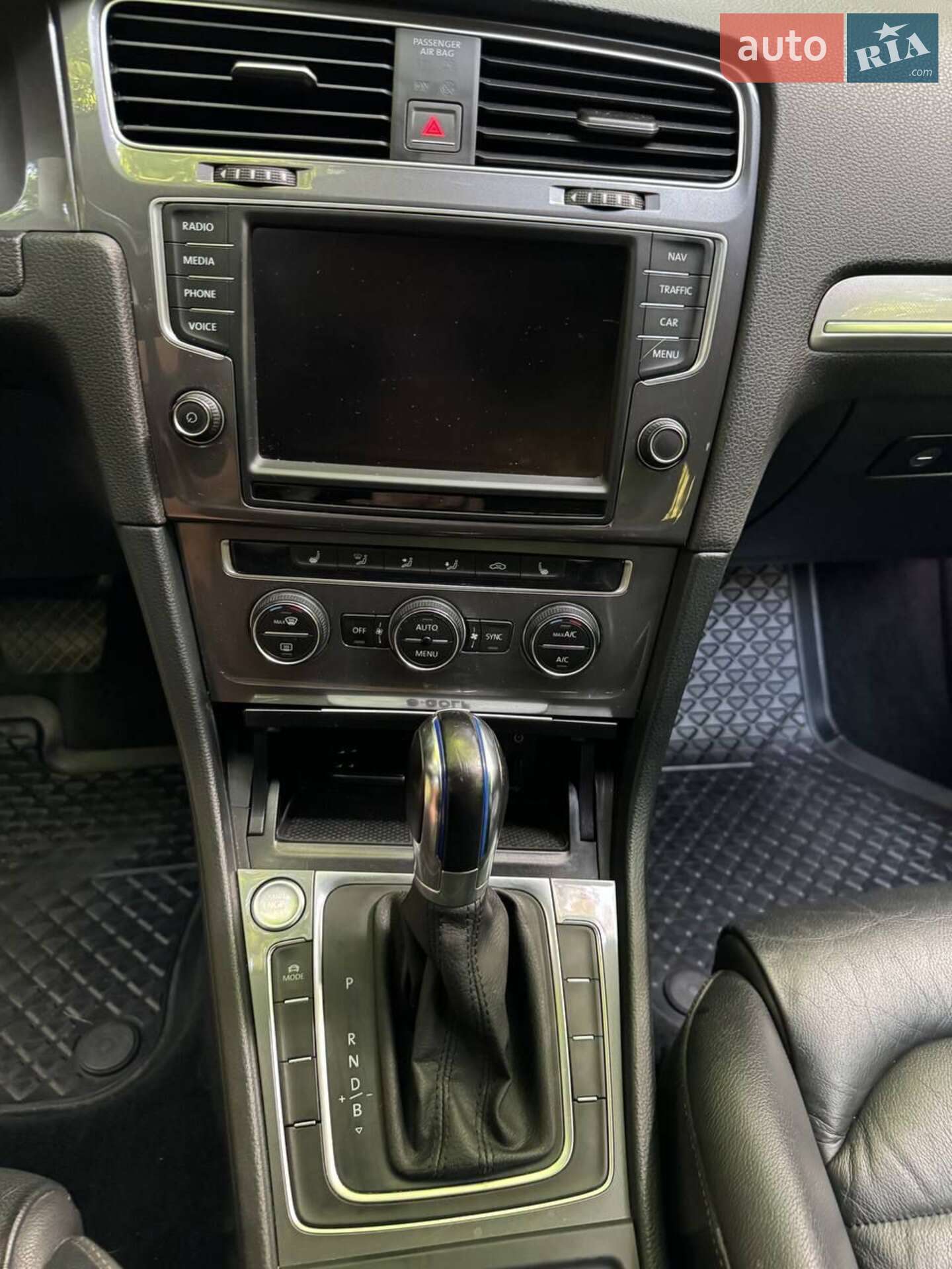 Volkswagen e-Golf 2015 VIN WVWZZZAUZFW908392 фото оголошення 43 з 60