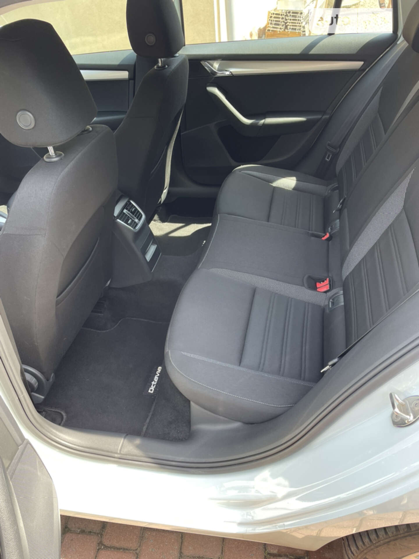 Skoda Octavia 2019 VIN TMBJG7NE9K0184239 фото оголошення 18 з 34