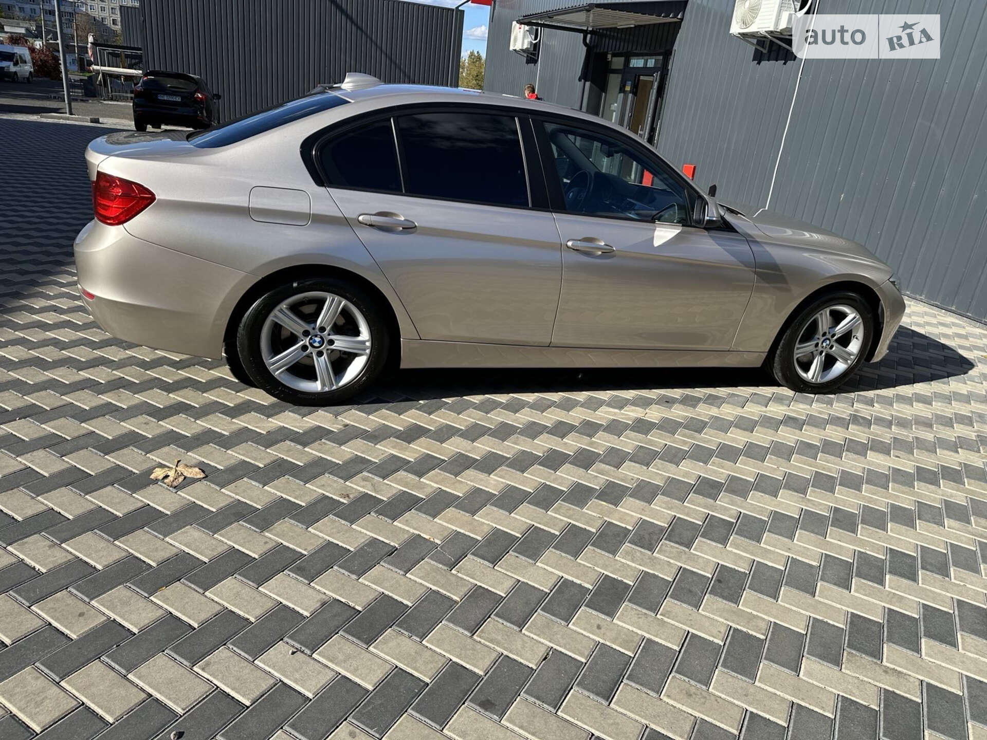 BMW 3 Series 2014 VIN WBA3C1C53EK113015 фото оголошення 3 з 38