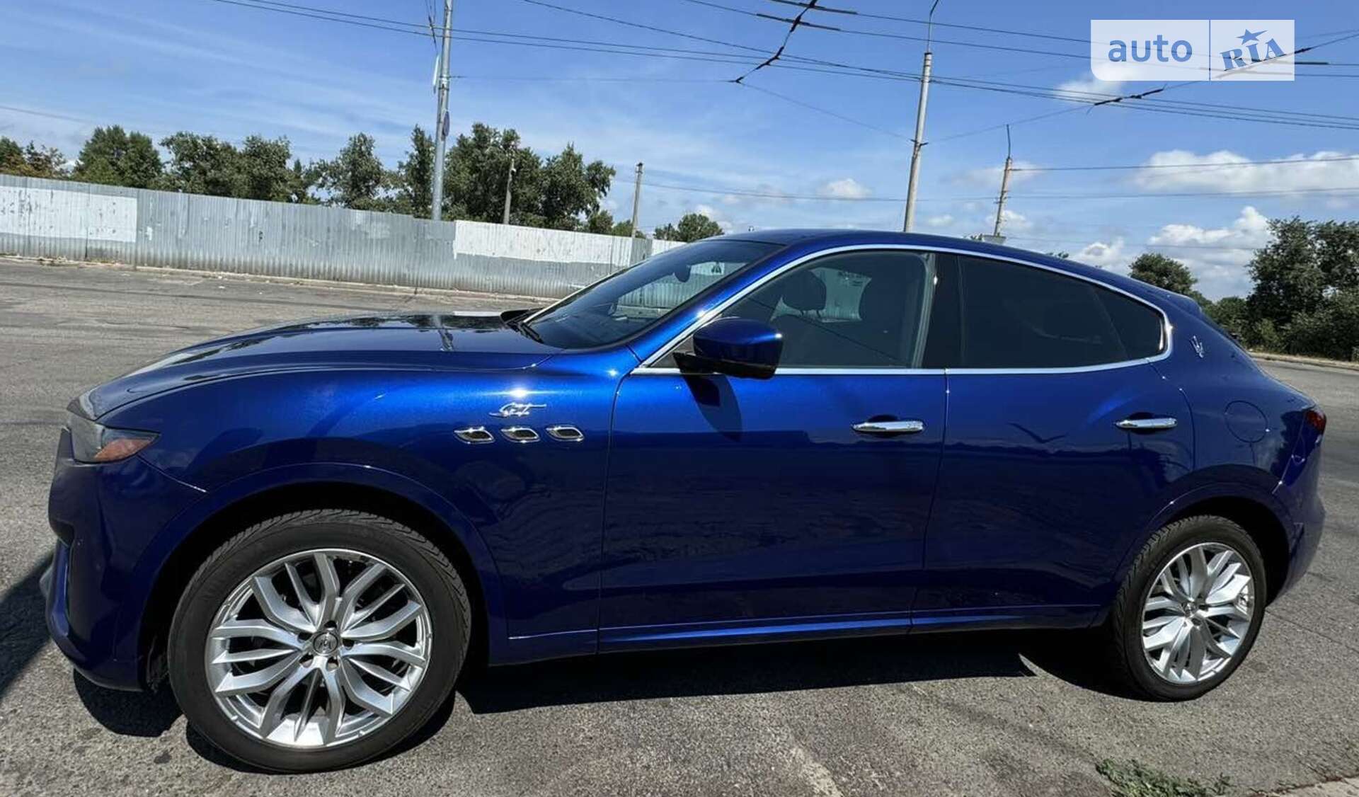 Maserati Levante 2021 VIN ZN661XUA0NX388704 фото оголошення 2 з 9