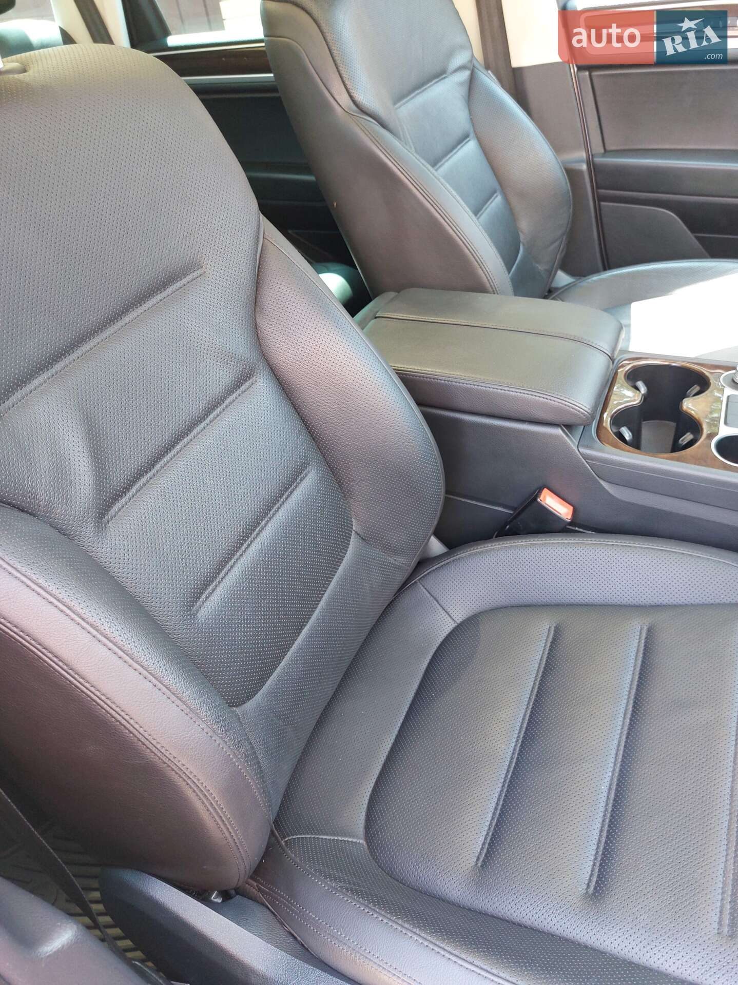 Volkswagen Touareg 2015 VIN WVGEP9BP5GD004009 фото оголошення 19 з 37