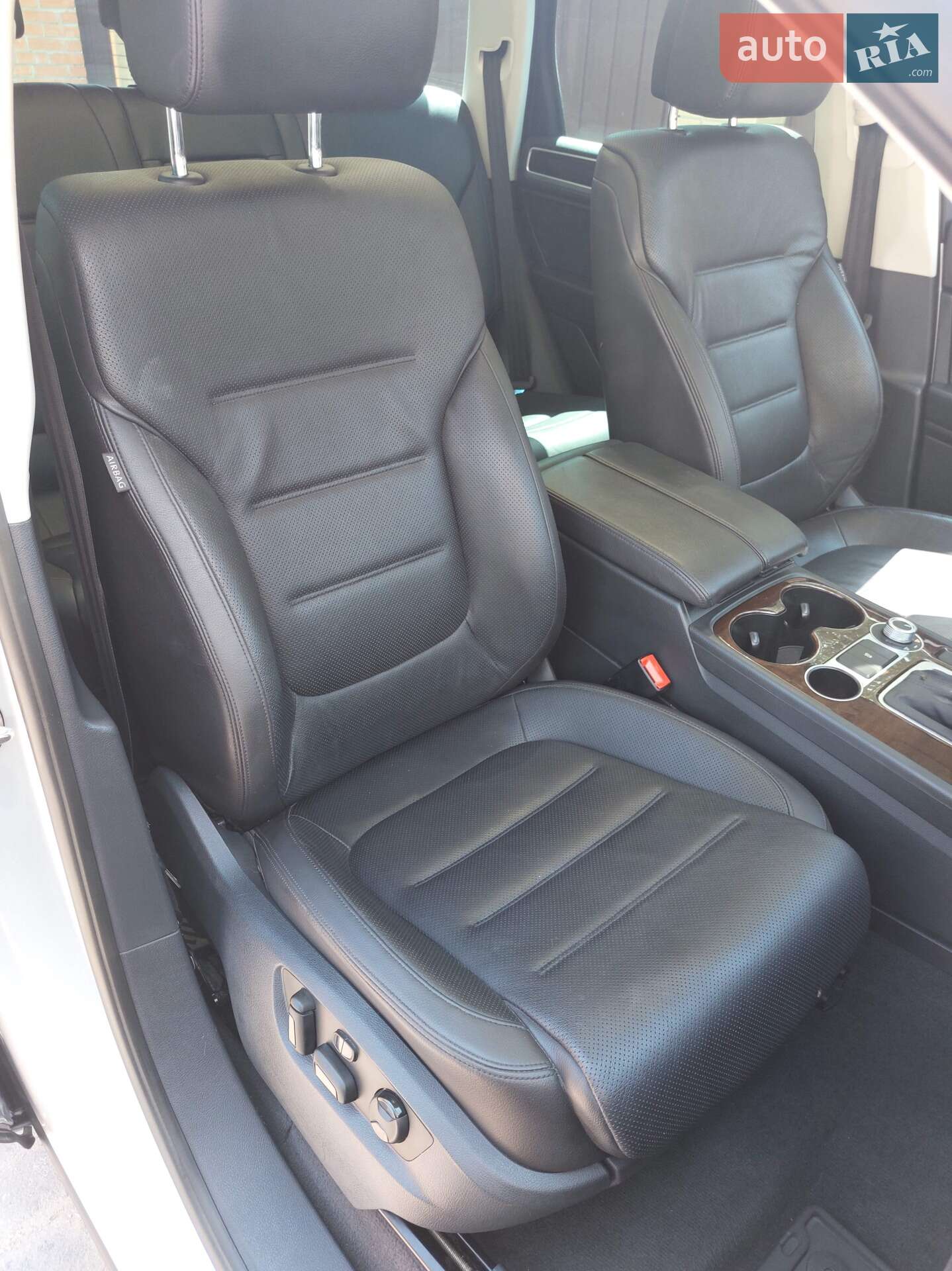 Volkswagen Touareg 2015 VIN WVGEP9BP5GD004009 фото оголошення 21 з 37