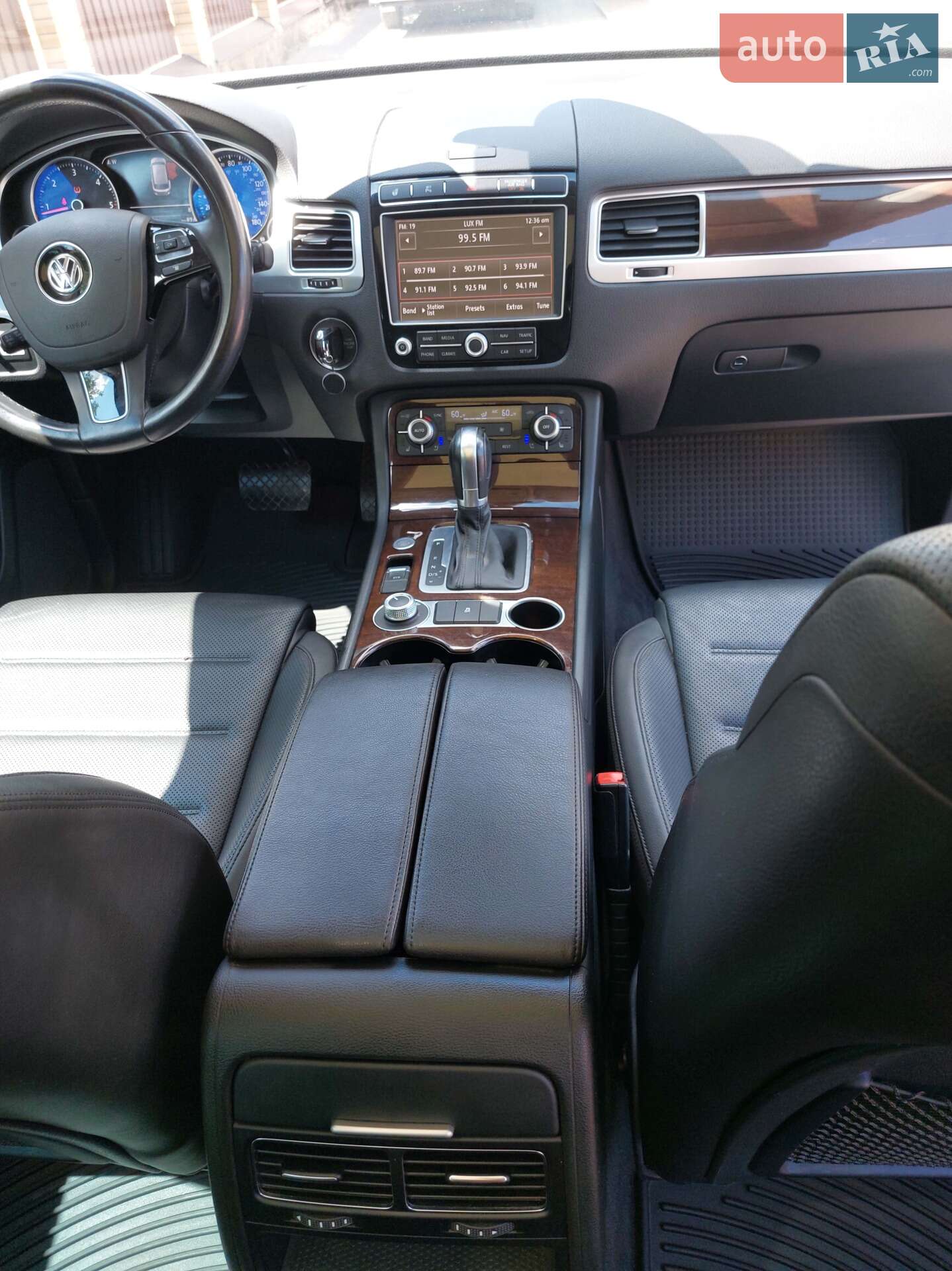 Volkswagen Touareg 2015 VIN WVGEP9BP5GD004009 фото оголошення 10 з 37