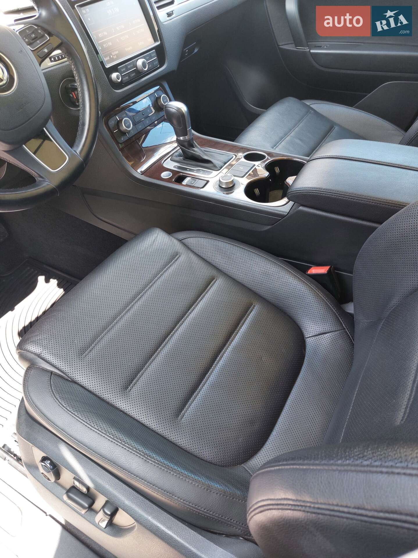 Volkswagen Touareg 2015 VIN WVGEP9BP5GD004009 фото оголошення 8 з 37