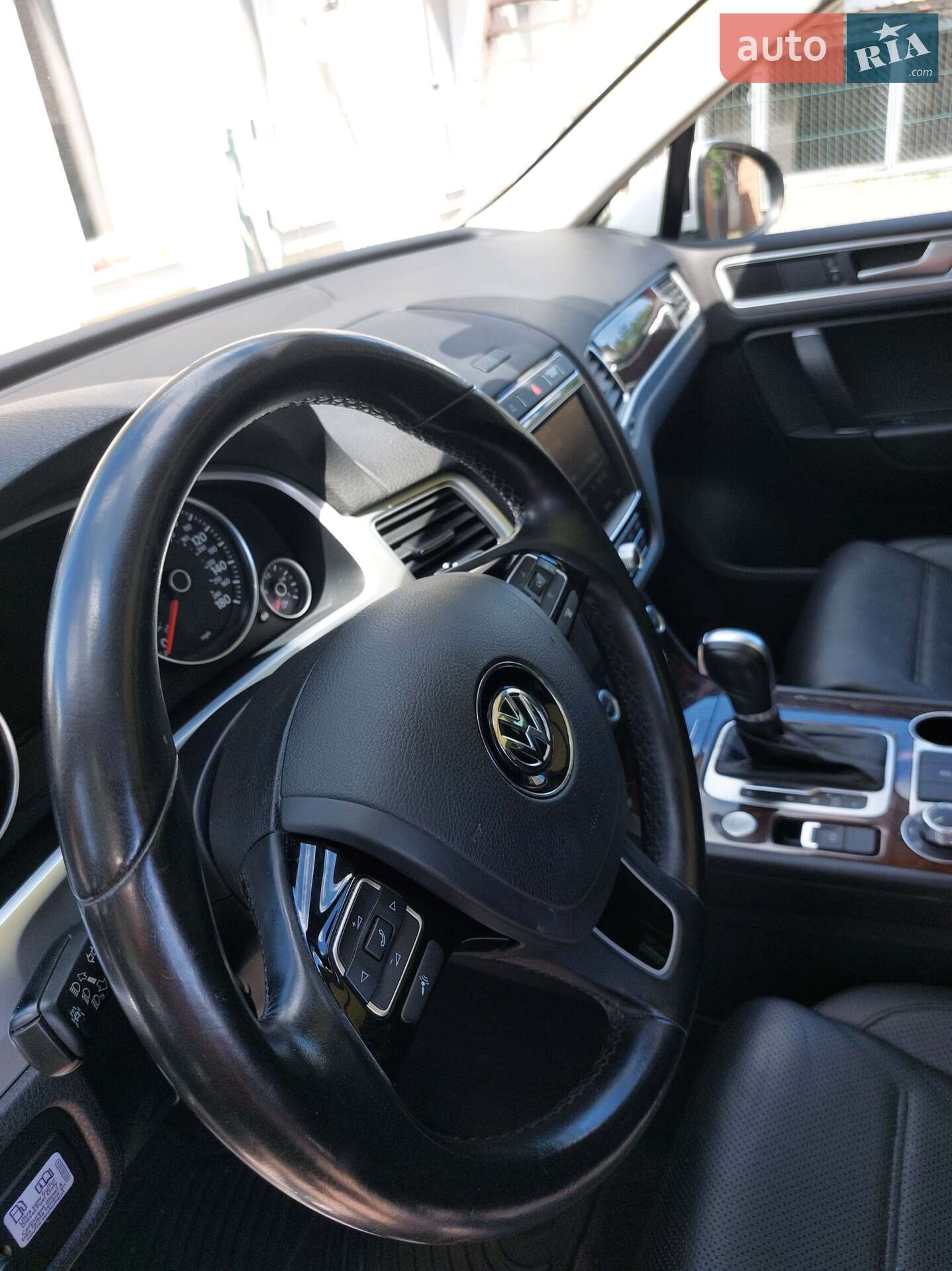 Volkswagen Touareg 2015 VIN WVGEP9BP5GD004009 фото оголошення 9 з 37