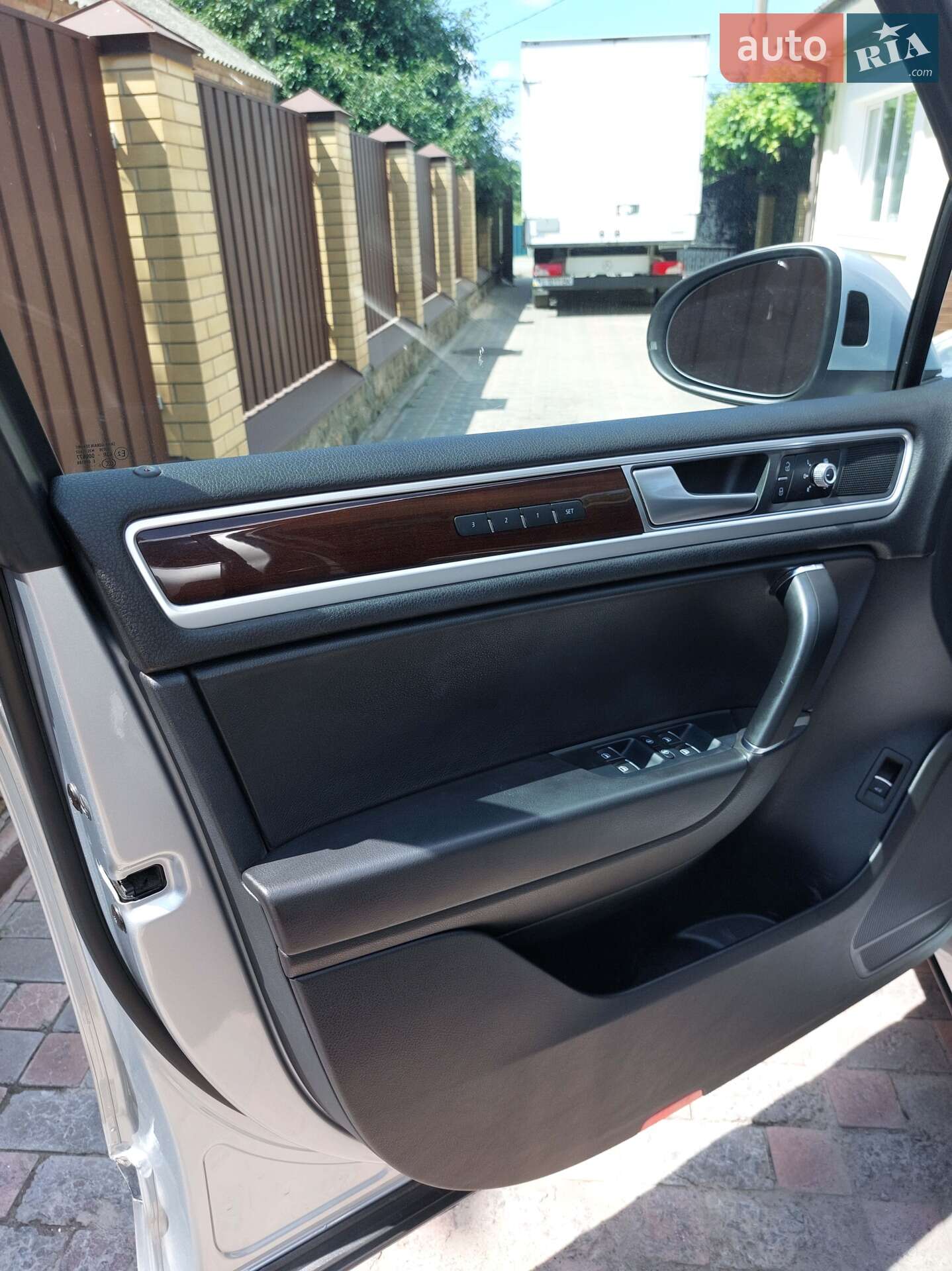 Volkswagen Touareg 2015 VIN WVGEP9BP5GD004009 фото оголошення 17 з 37