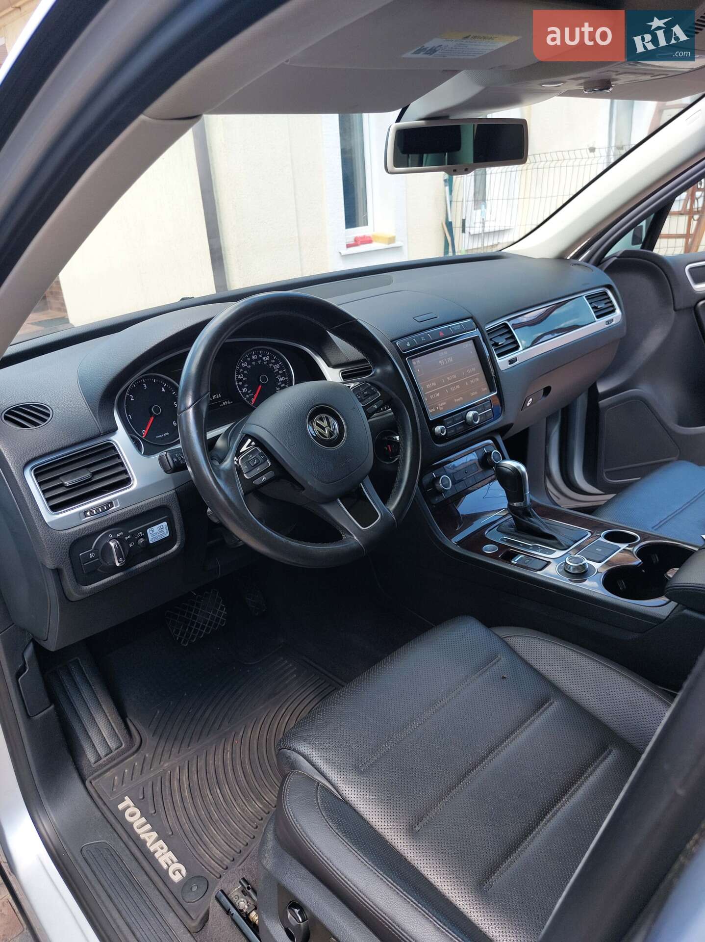 Volkswagen Touareg 2015 VIN WVGEP9BP5GD004009 фото оголошення 12 з 37