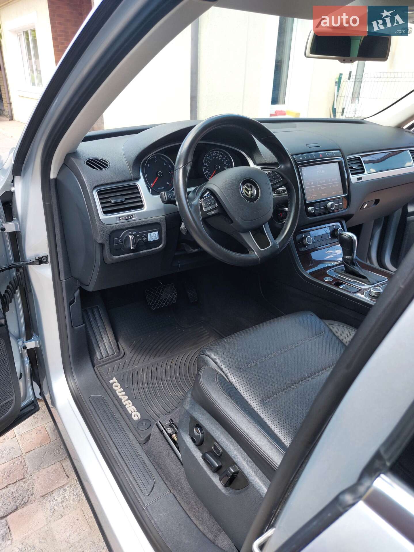 Volkswagen Touareg 2015 VIN WVGEP9BP5GD004009 фото оголошення 14 з 37