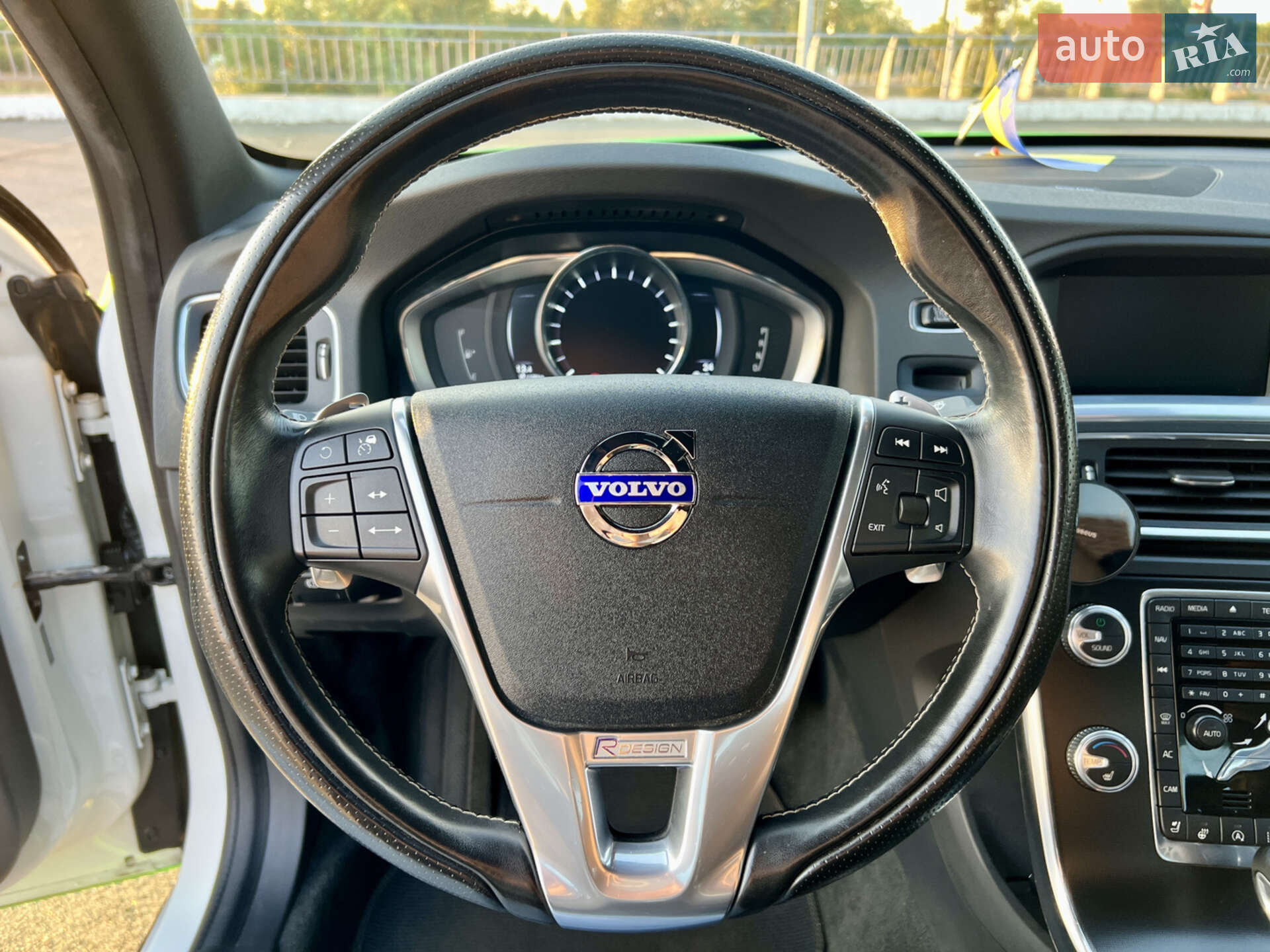 Volvo S60 2015 VIN YV149MTS8G2405401 фото оголошення 48 з 92
