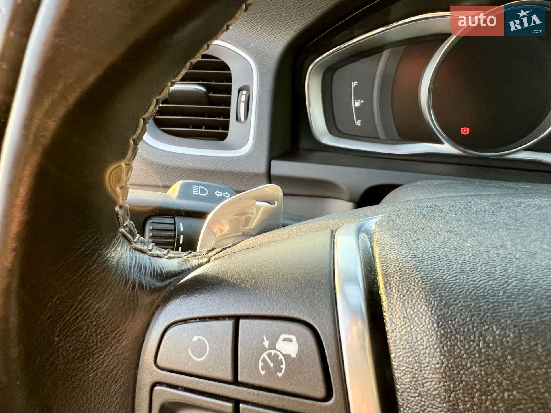 Volvo S60 2015 VIN YV149MTS8G2405401 фото оголошення 58 з 92