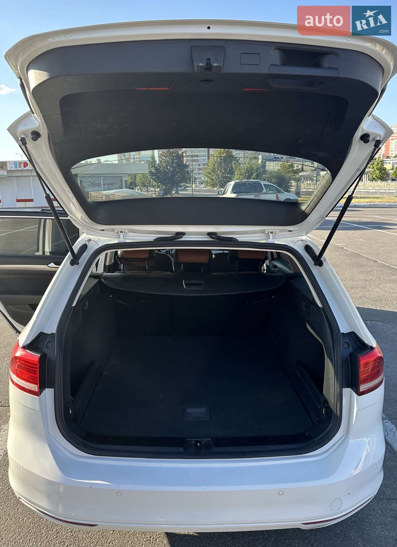 Volkswagen Passat 2017 VIN WVWZZZ3CZHE137009 фото оголошення 10 з 19