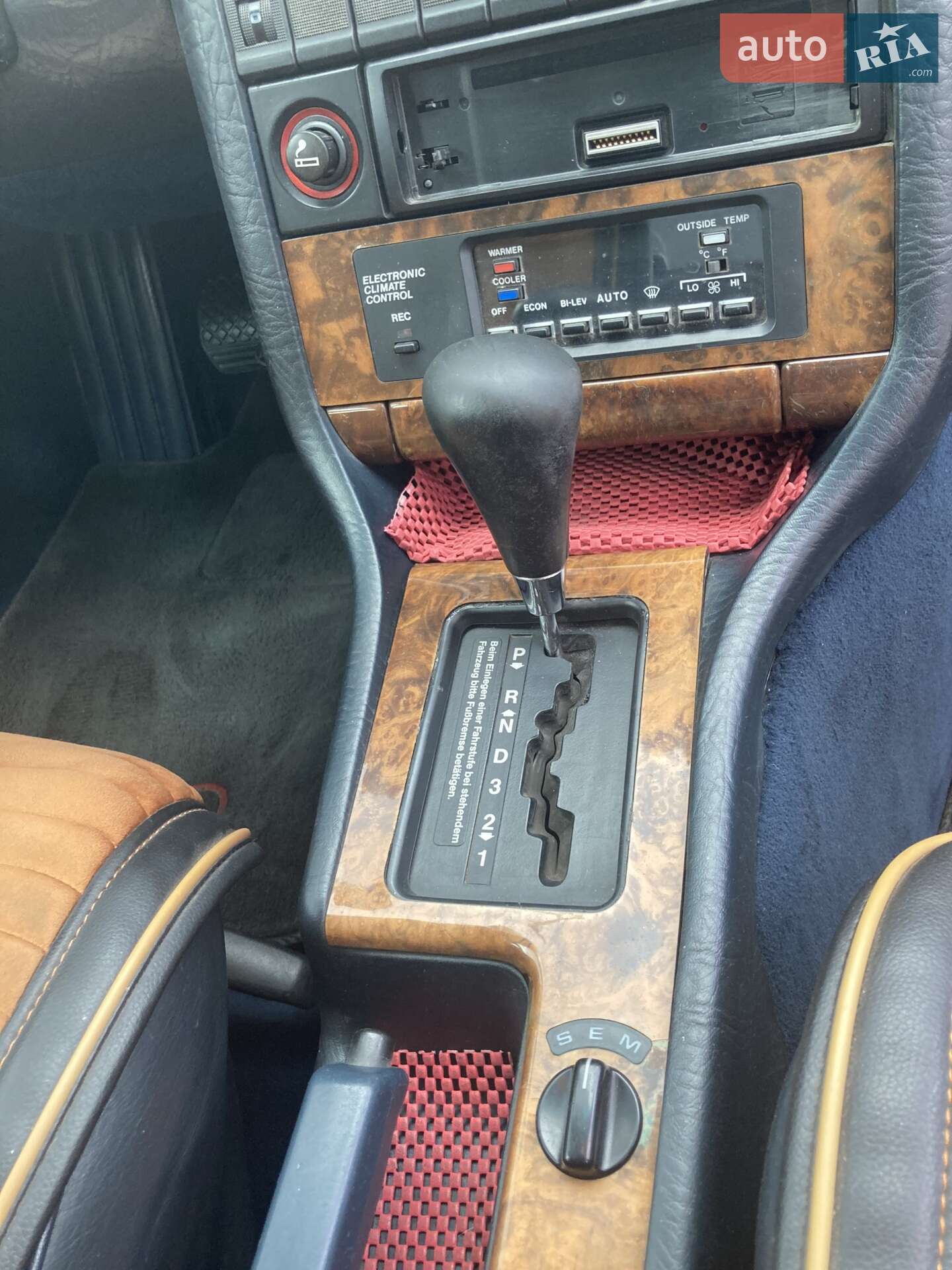 Audi V8 1989 VIN WAUZZZ44ZKN022601 фото оголошення 17 з 26