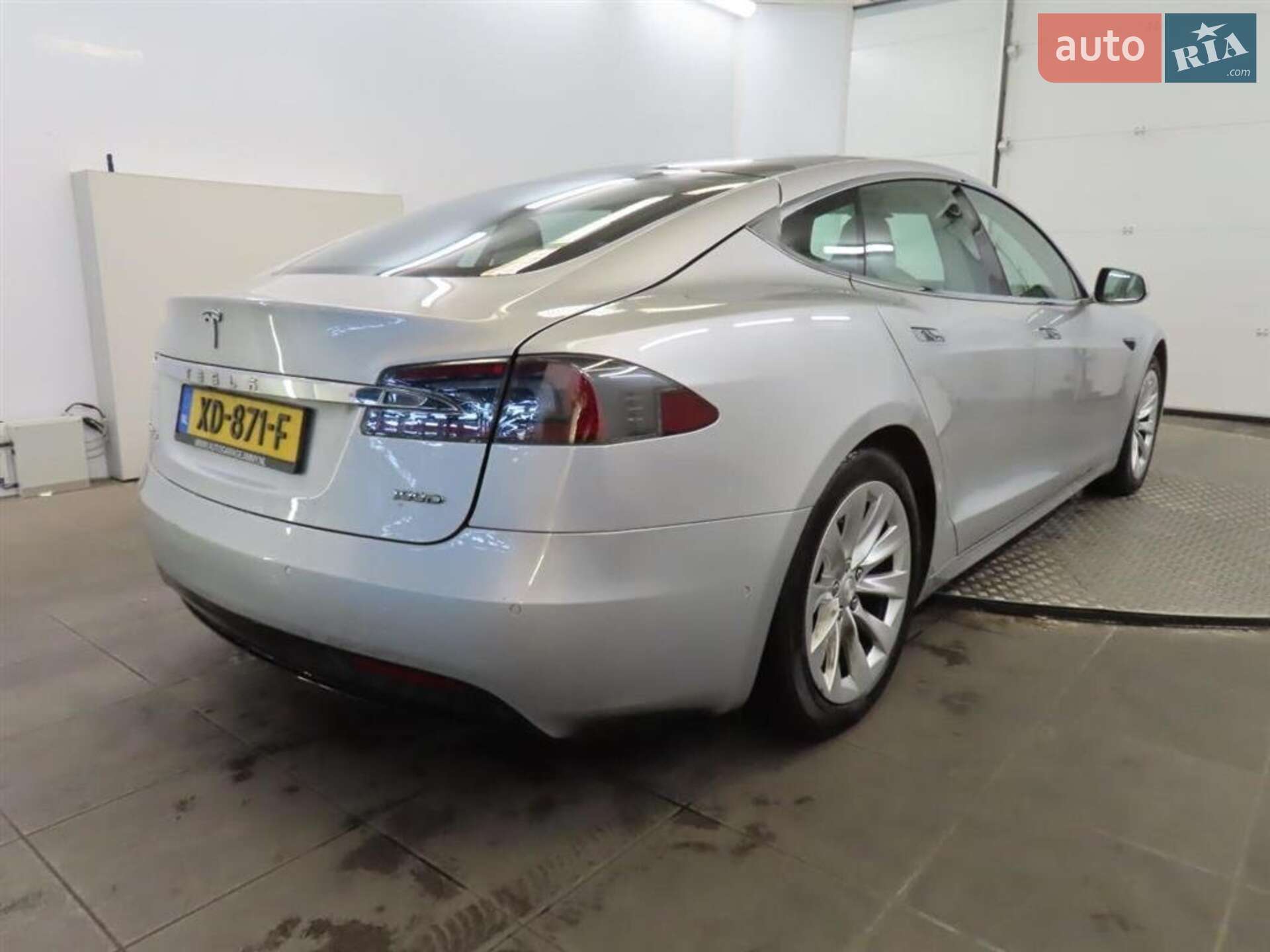Tesla Model S 2018 VIN 5YJSA7E22JF285196 фото оголошення 14 з 14