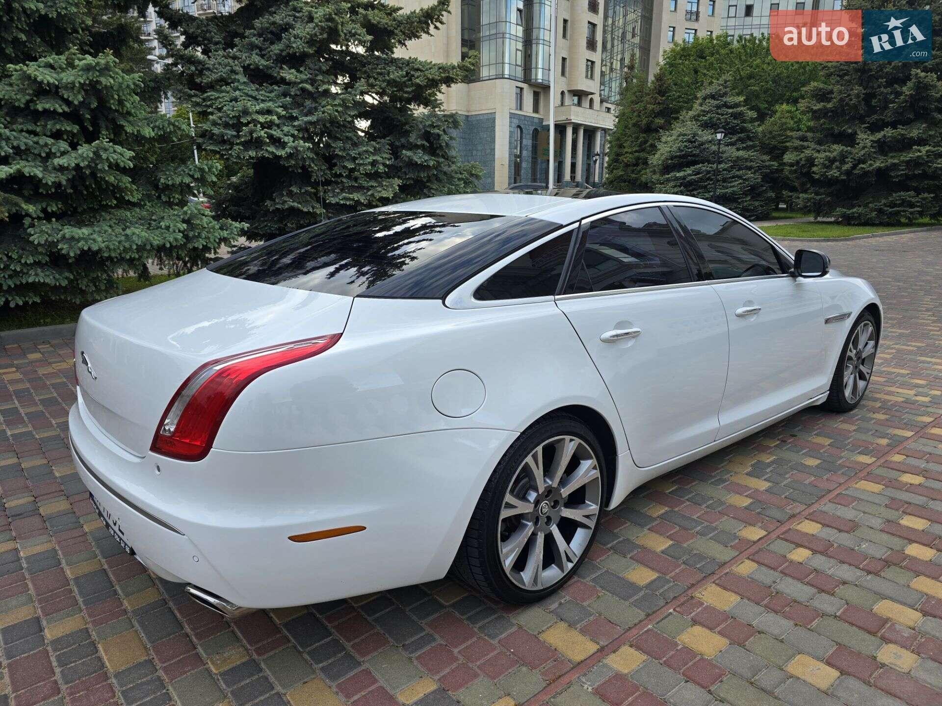 Jaguar XJ 2011 VIN SAJAA16P4CLV23098 фото оголошення 10 з 36