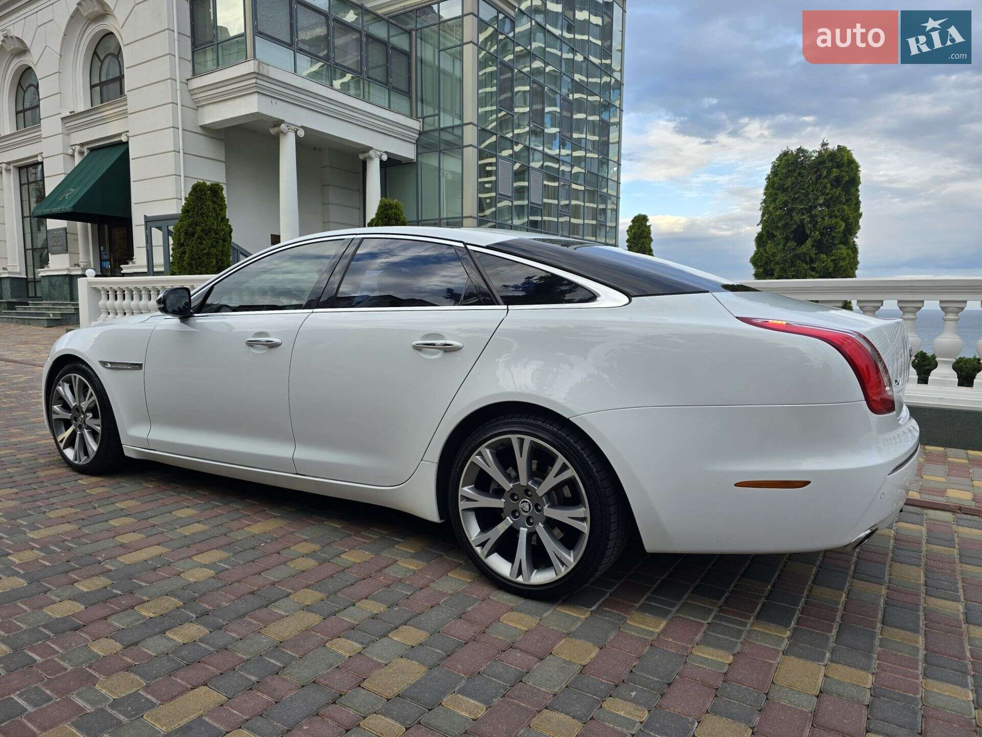 Jaguar XJ 2011 VIN SAJAA16P4CLV23098 фото оголошення 9 з 36
