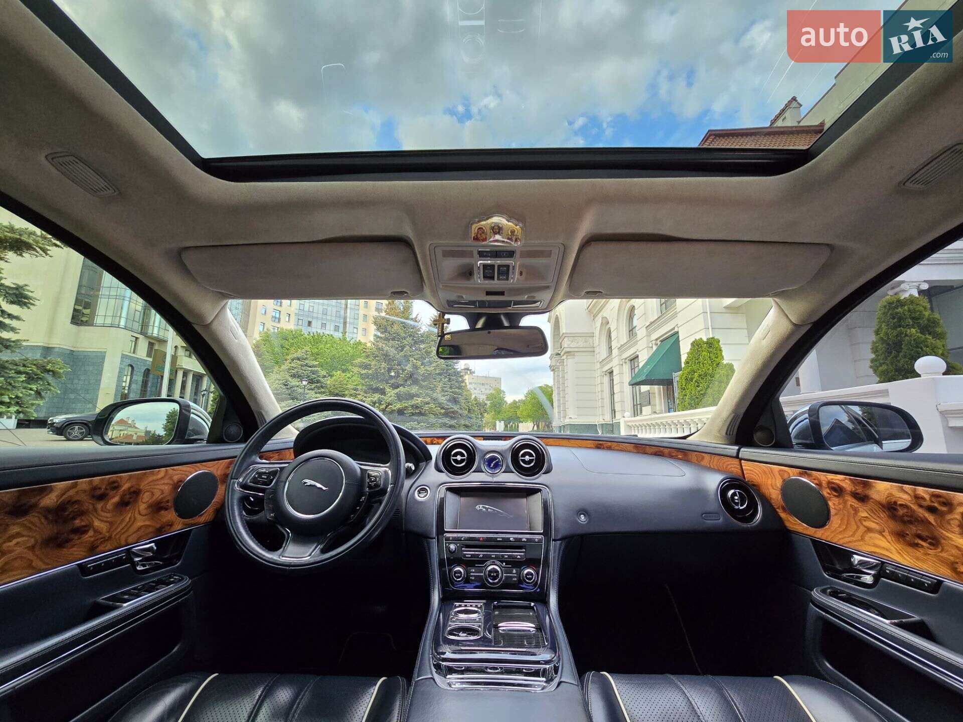 Jaguar XJ 2011 VIN SAJAA16P4CLV23098 фото оголошення 18 з 36