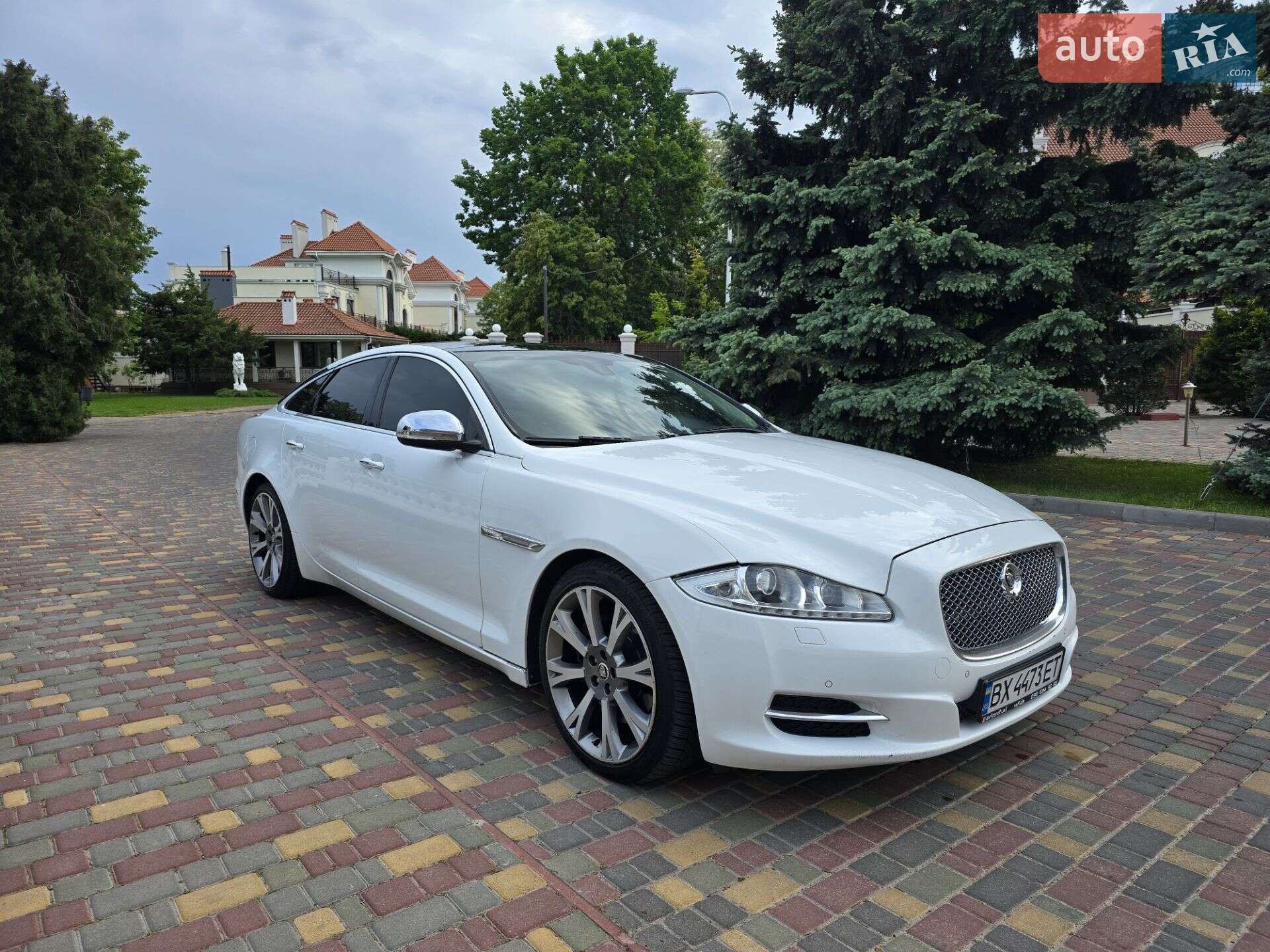 Jaguar XJ 2011 VIN SAJAA16P4CLV23098 фото оголошення 4 з 36