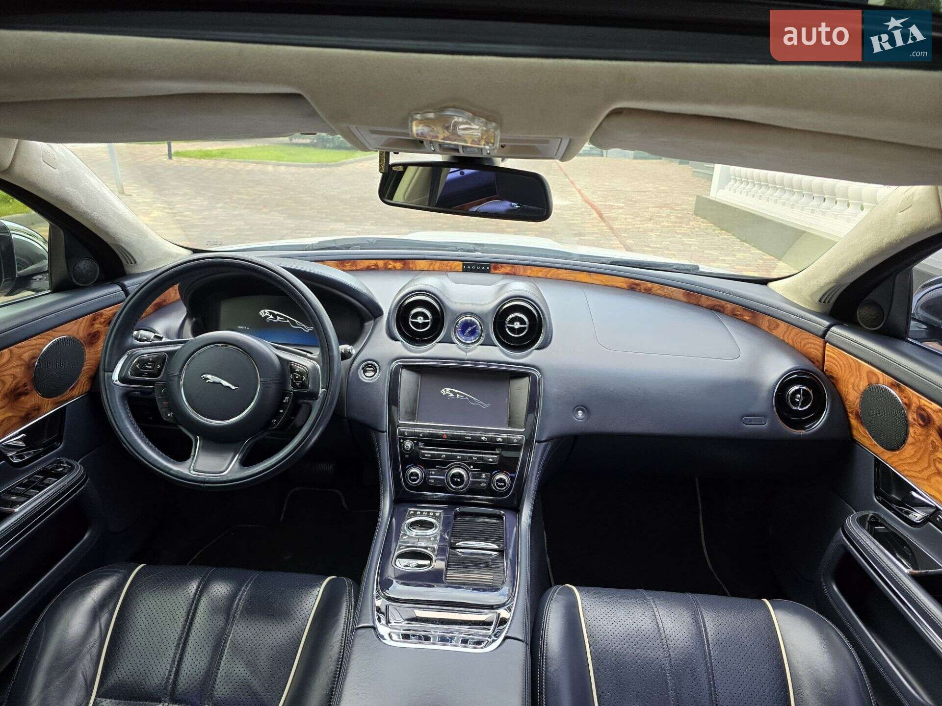 Jaguar XJ 2011 VIN SAJAA16P4CLV23098 фото оголошення 19 з 36