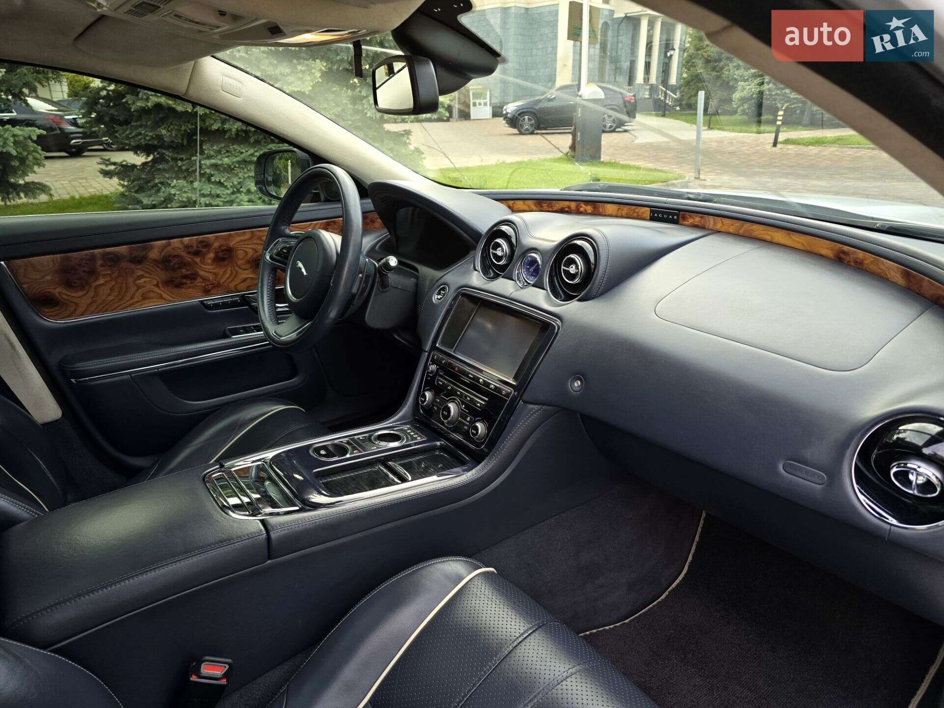 Jaguar XJ 2011 VIN SAJAA16P4CLV23098 фото оголошення 20 з 36