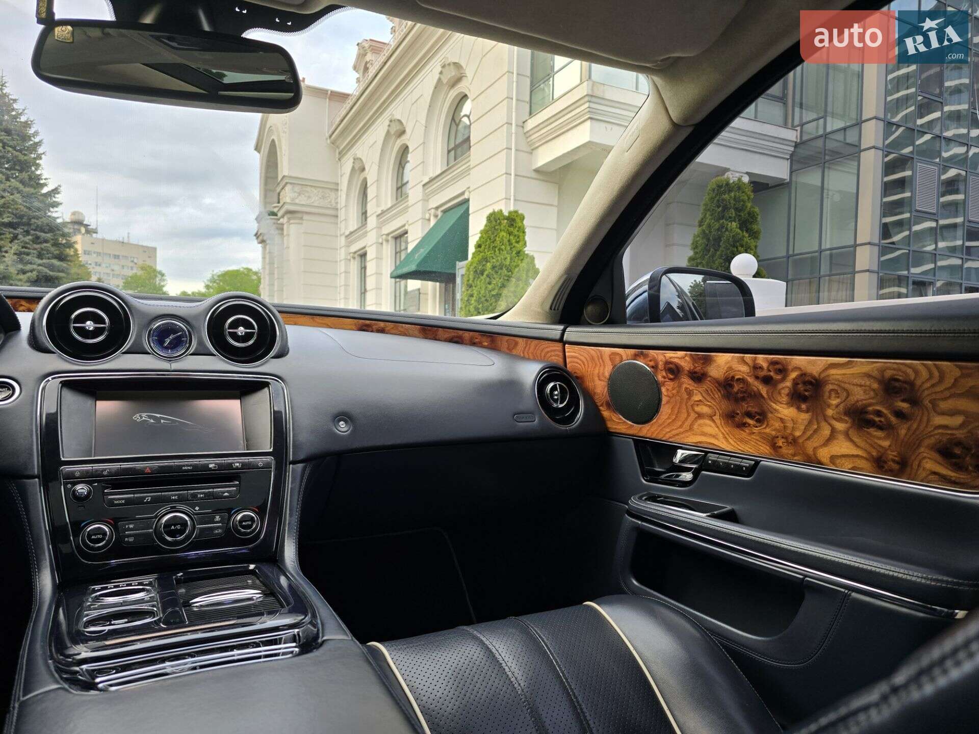 Jaguar XJ 2011 VIN SAJAA16P4CLV23098 фото оголошення 21 з 36
