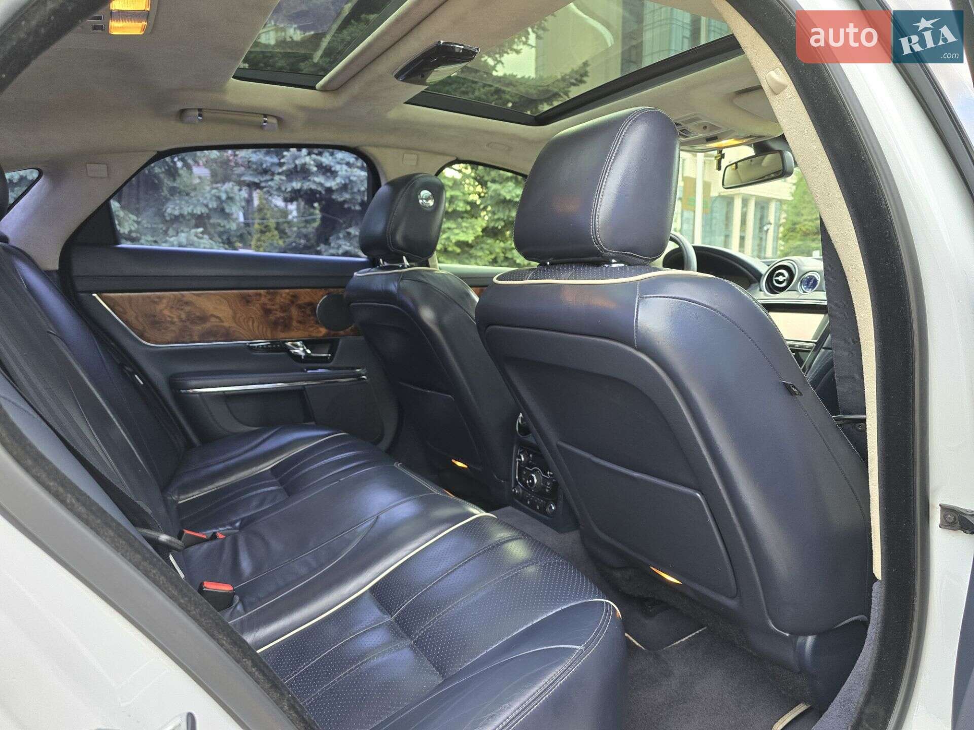 Jaguar XJ 2011 VIN SAJAA16P4CLV23098 фото оголошення 27 з 36