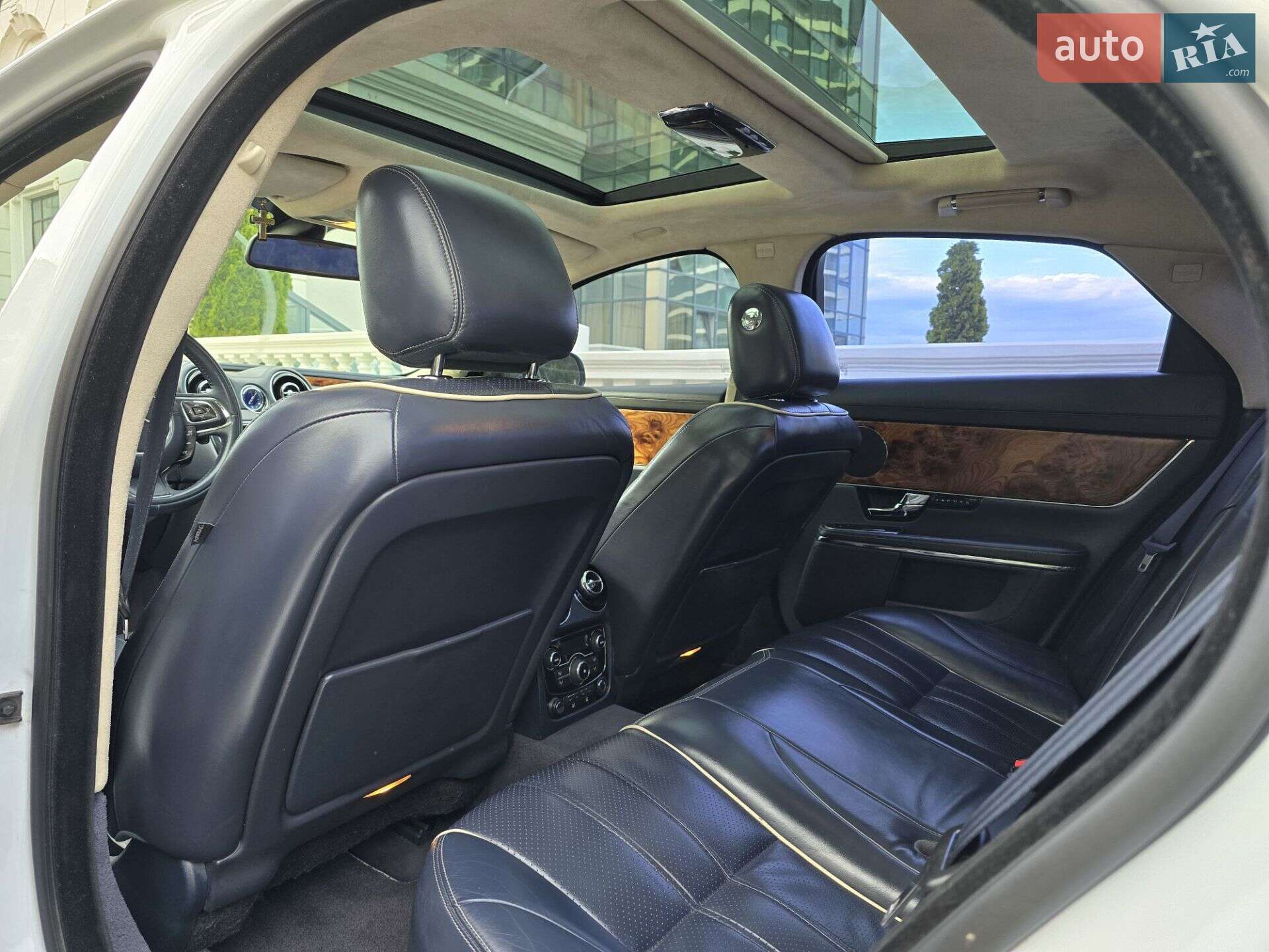 Jaguar XJ 2011 VIN SAJAA16P4CLV23098 фото оголошення 28 з 36