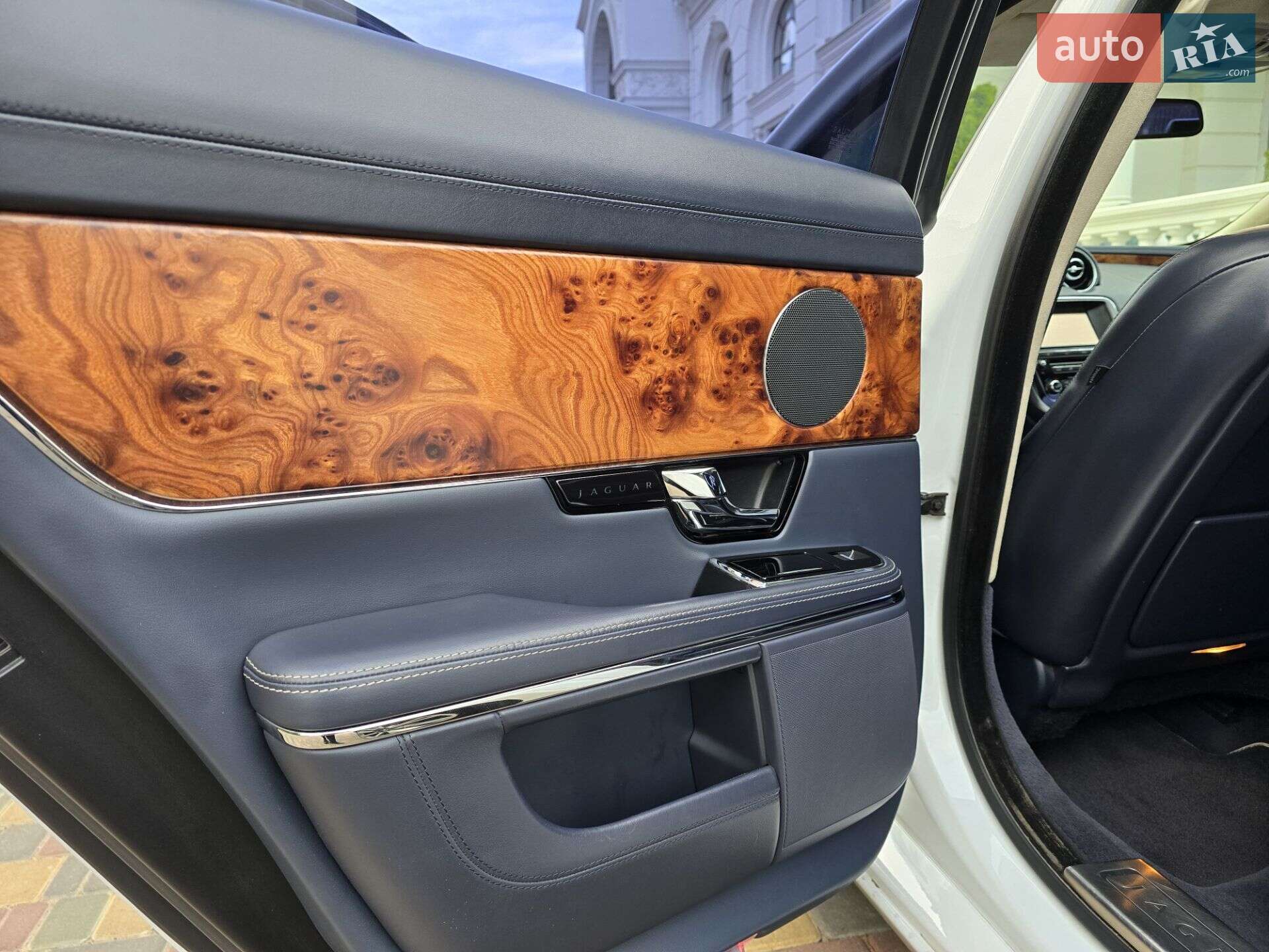 Jaguar XJ 2011 VIN SAJAA16P4CLV23098 фото оголошення 26 з 36