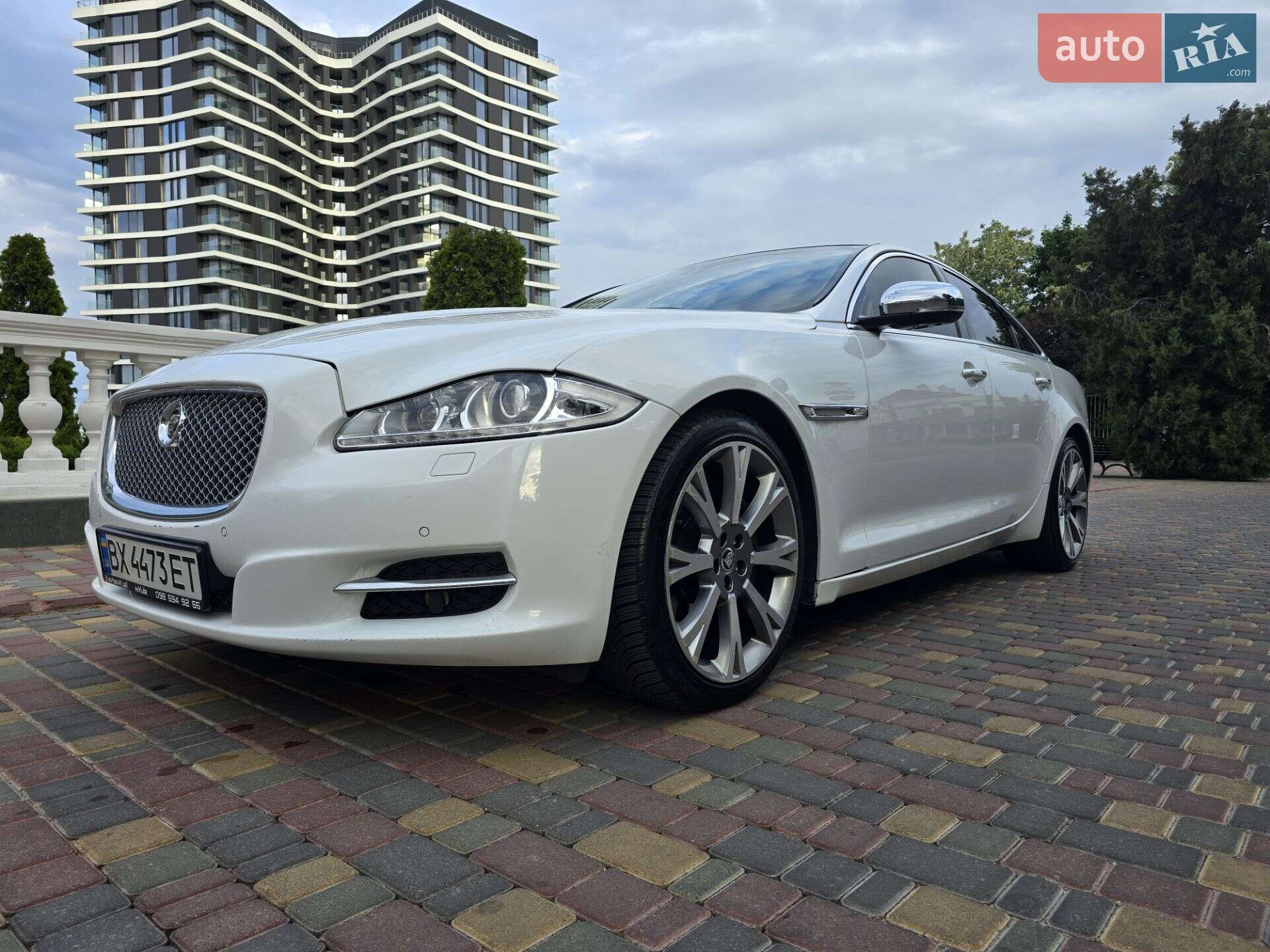 Jaguar XJ 2011 VIN SAJAA16P4CLV23098 фото оголошення 5 з 36