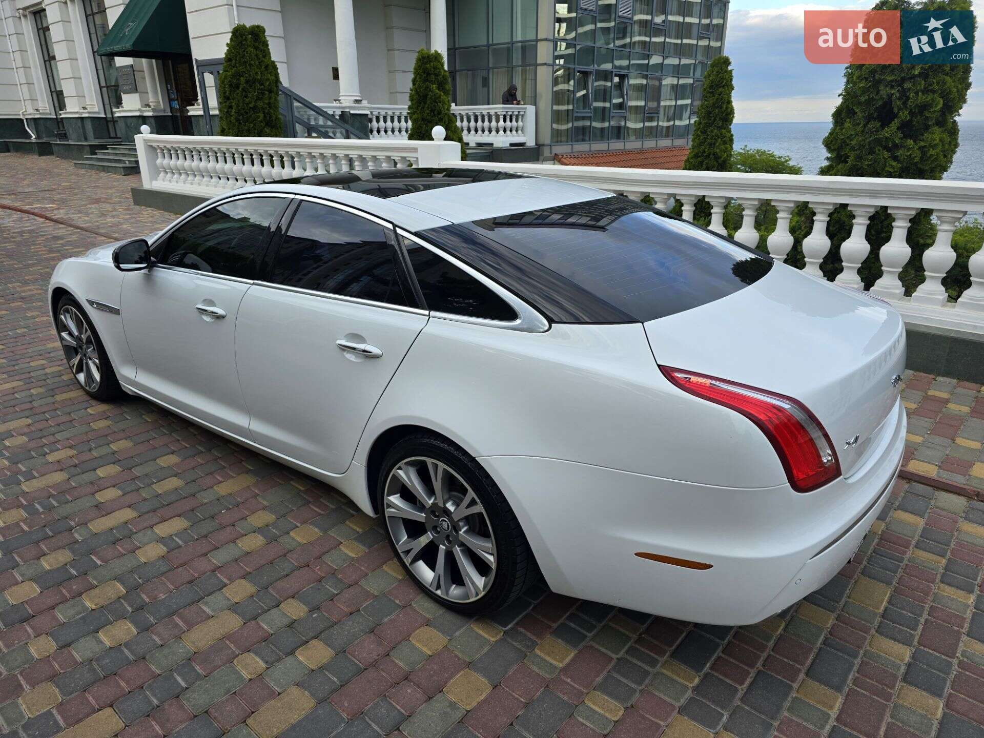 Jaguar XJ 2011 VIN SAJAA16P4CLV23098 фото оголошення 11 з 36