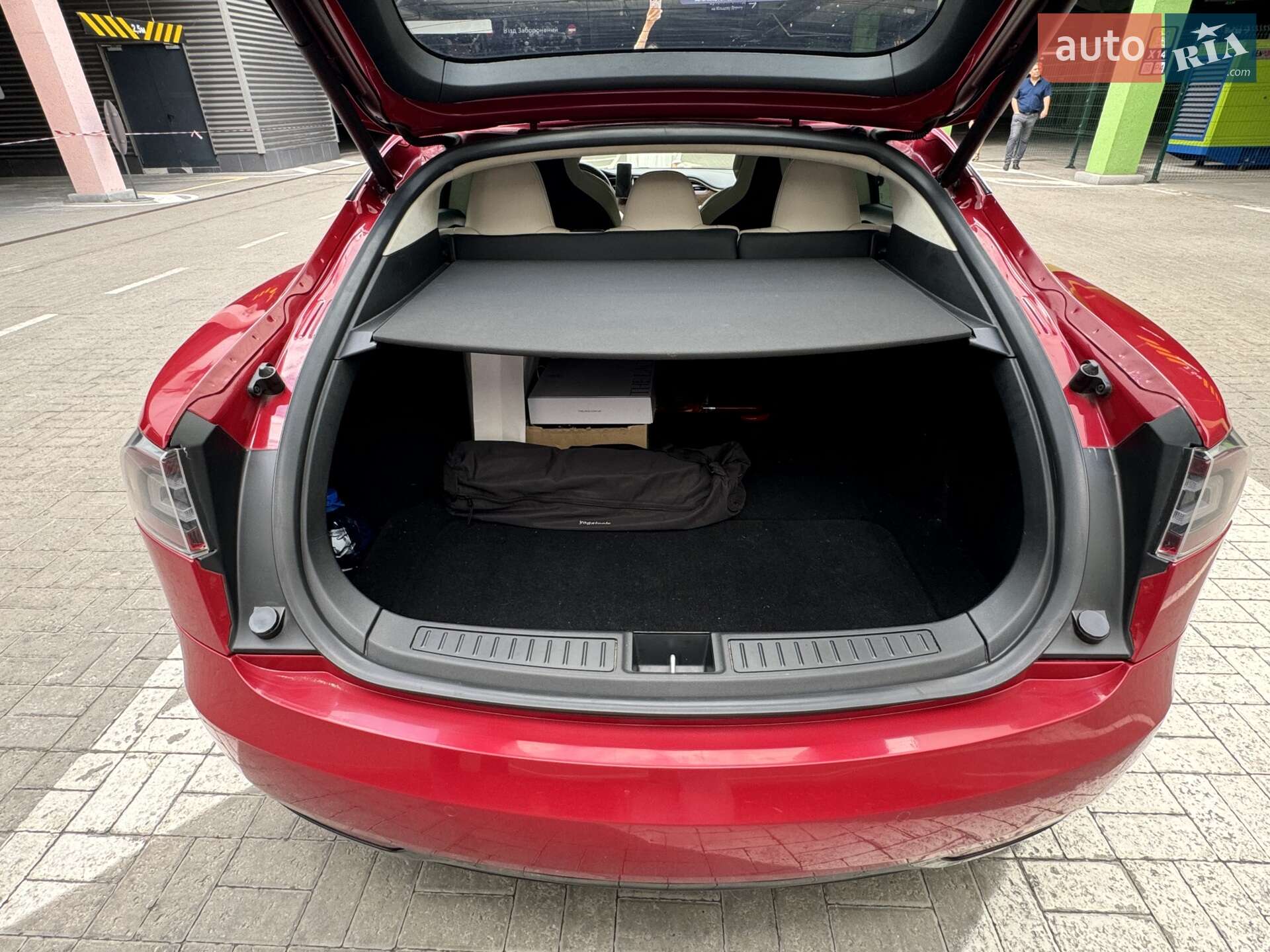 Tesla Model S 2018 VIN 5YJSA1E27JF244608 фото оголошення 2 з 22