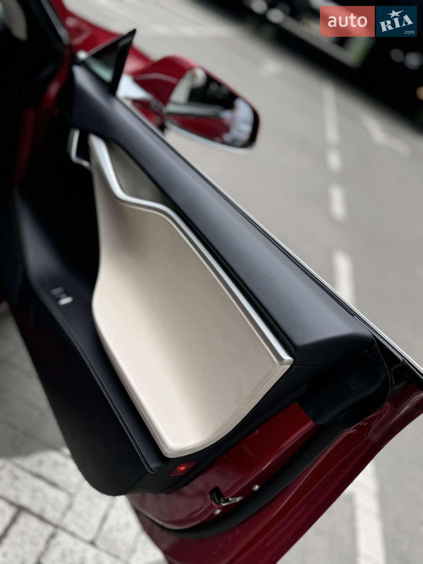 Tesla Model S 2018 VIN 5YJSA1E27JF244608 фото оголошення 8 з 22