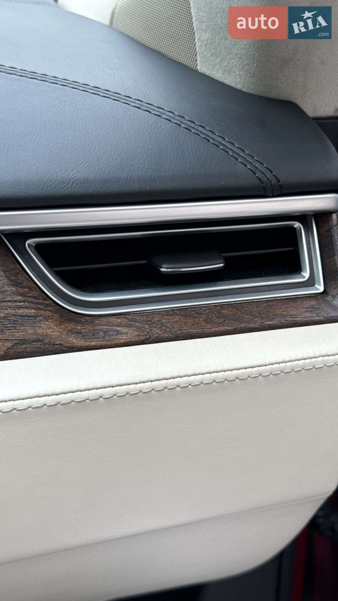 Tesla Model S 2018 VIN 5YJSA1E27JF244608 фото оголошення 14 з 22