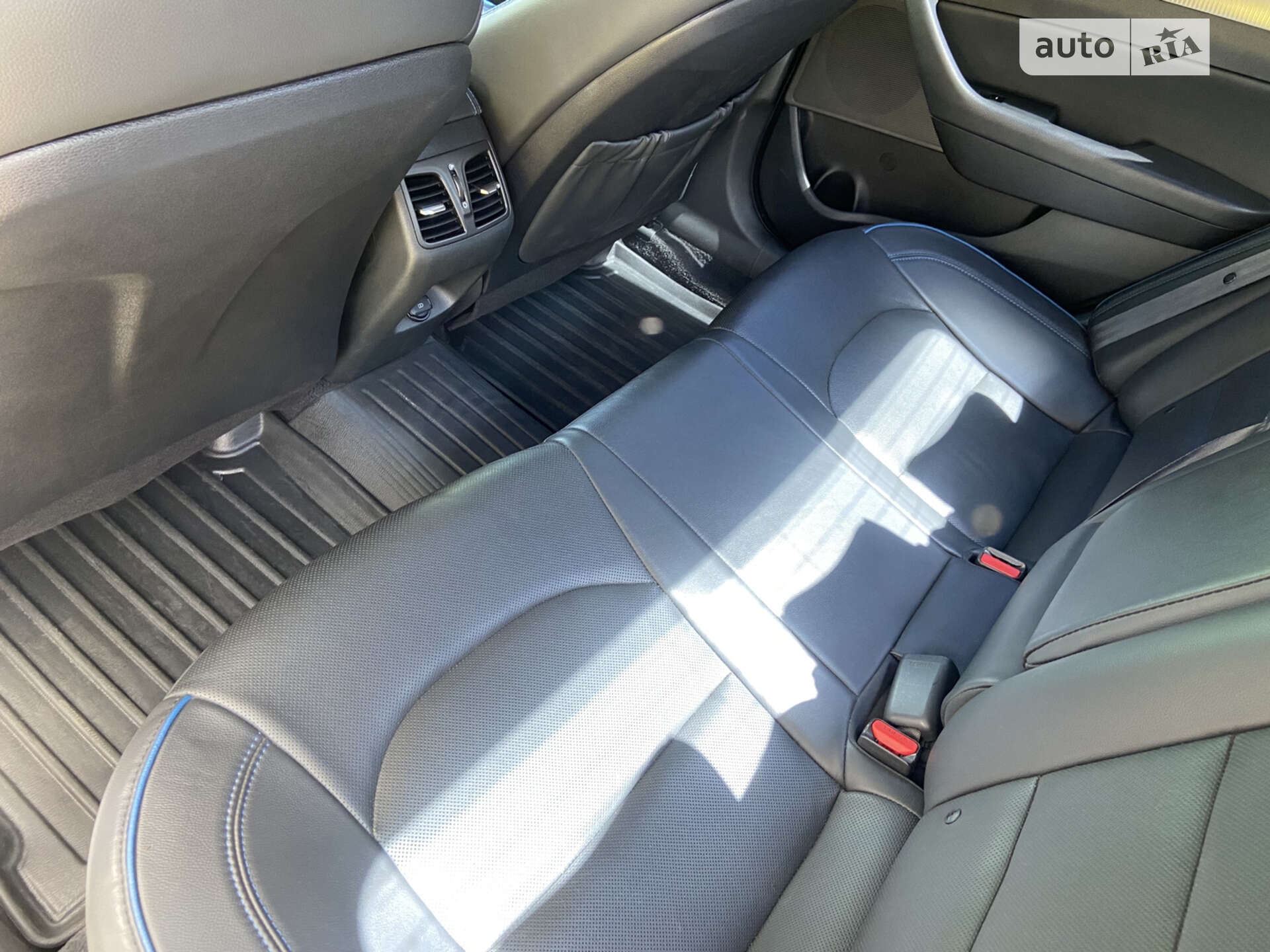Hyundai Sonata 2019 VIN 5NPE34ABXKH805109 фото оголошення 13 з 39