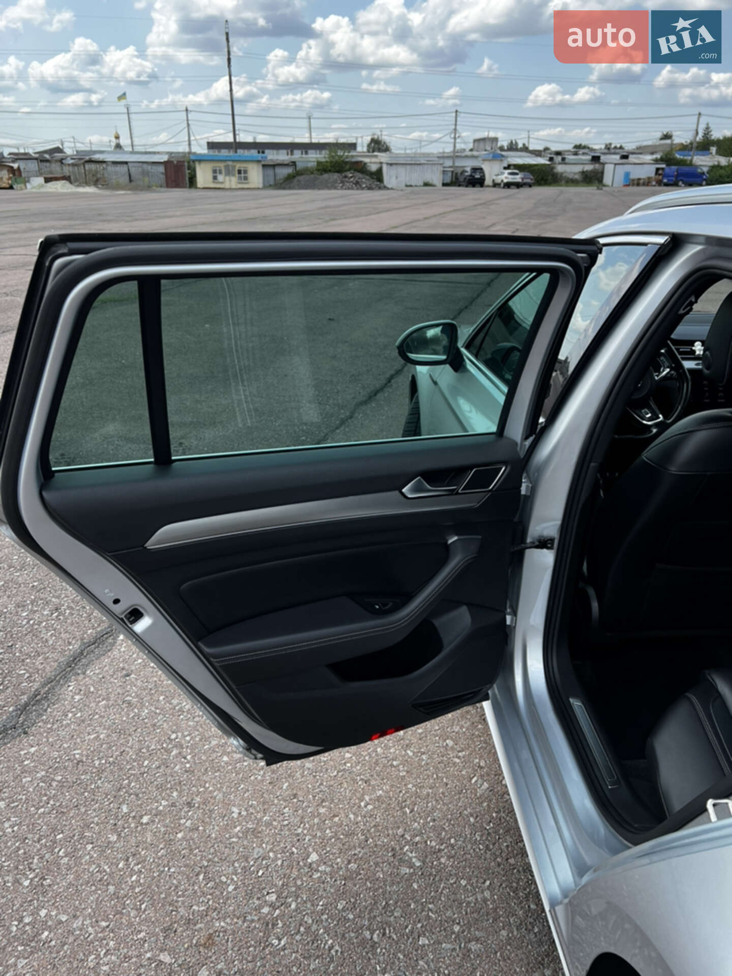 Volkswagen Passat 2017 VIN WVWZZZ3CZJE003115 фото оголошення 10 з 17