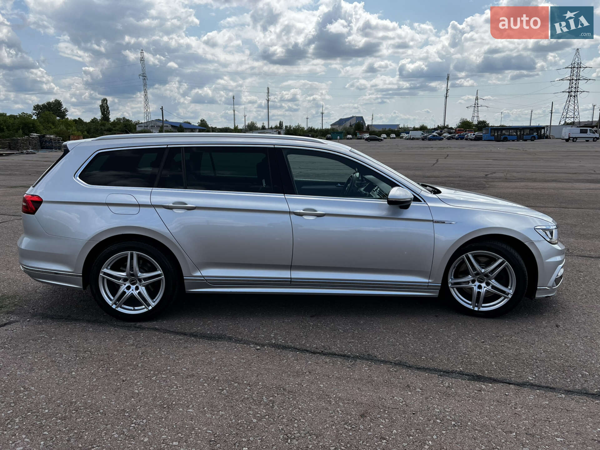 Volkswagen Passat 2017 VIN WVWZZZ3CZJE003115 фото оголошення 4 з 17