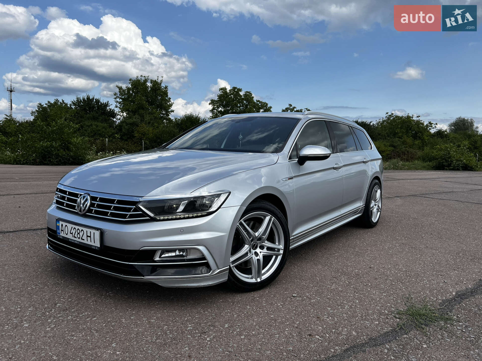 Volkswagen Passat 2017 VIN WVWZZZ3CZJE003115 фото оголошення 2 з 17