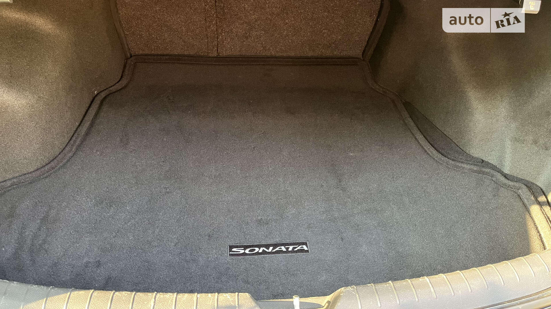 Hyundai Sonata 2019 VIN 5NPE34ABXKH805109 фото оголошення 20 з 39