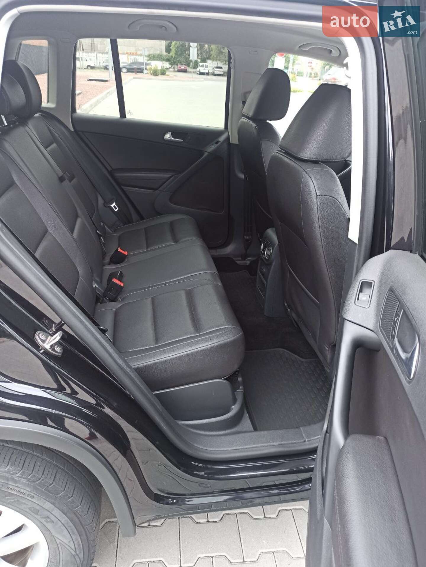 Volkswagen Tiguan 2016 VIN WVGBV7AX1GW575841 фото оголошення 13 з 15