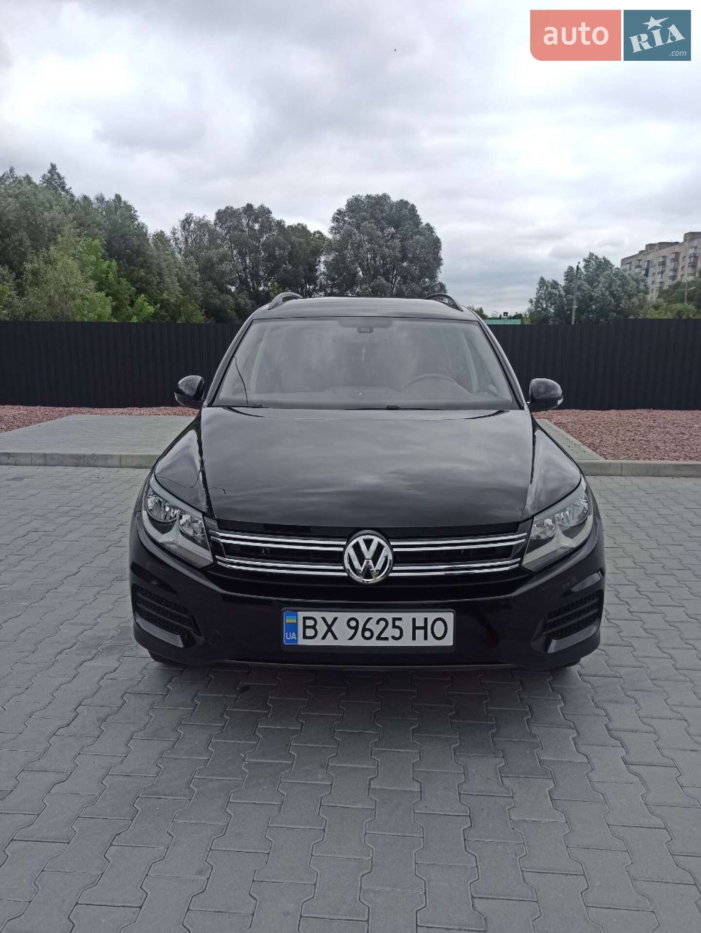 Volkswagen Tiguan 2016 VIN WVGBV7AX1GW575841 фото оголошення 2 з 15
