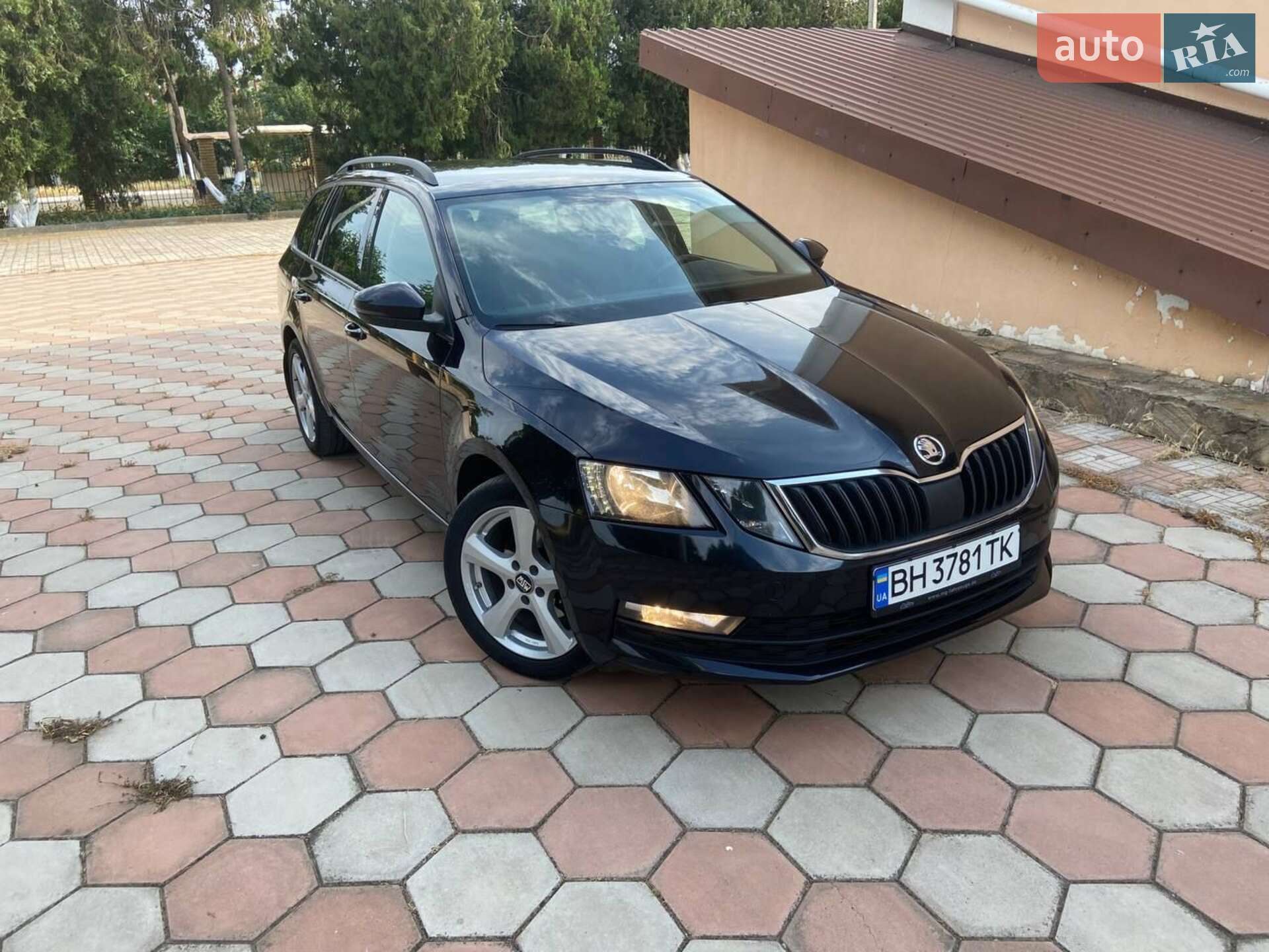 Skoda Octavia 2017 VIN TMBJJ7NEXJ0190454 фото оголошення 3 з 9