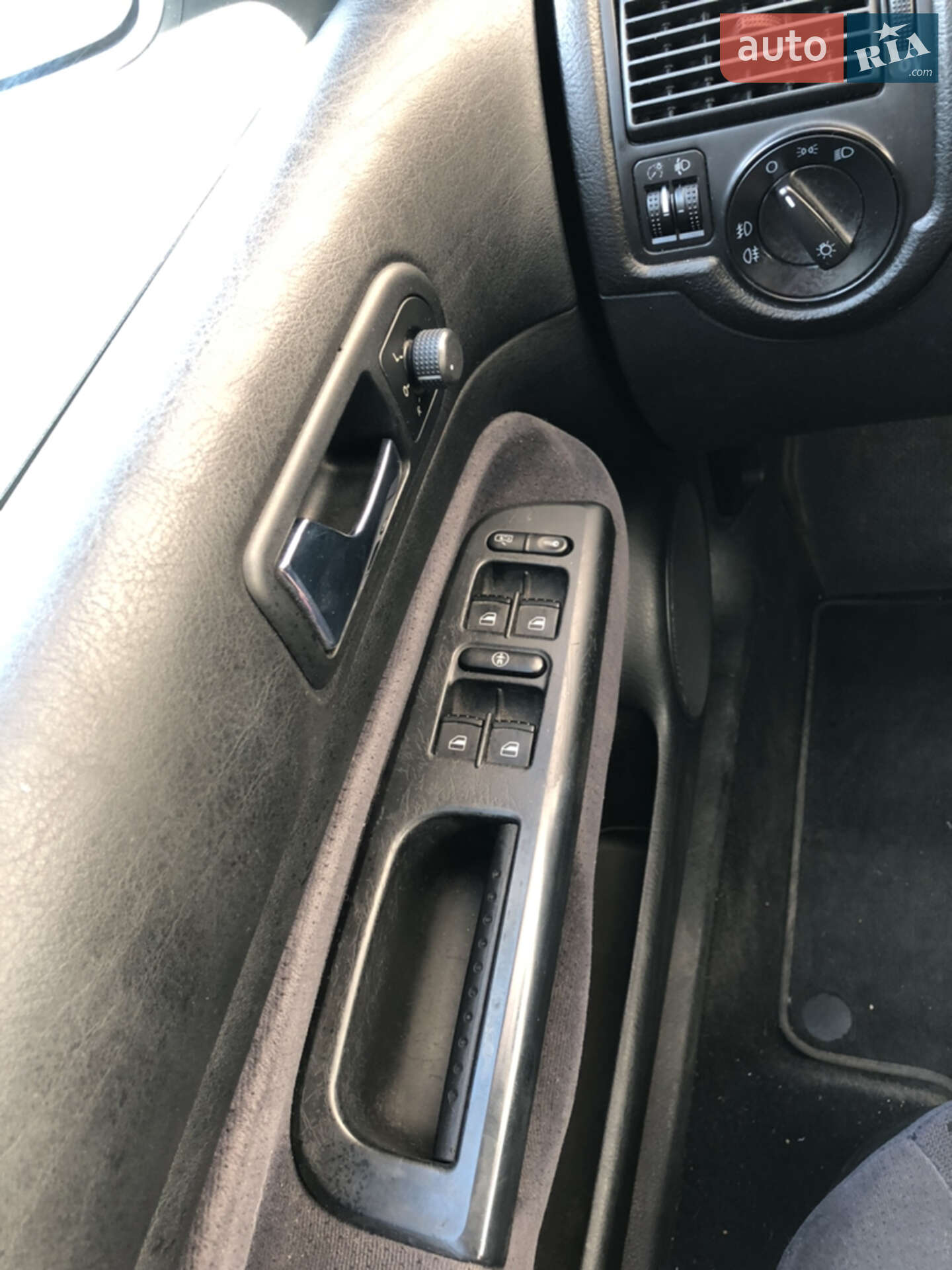 Volkswagen Golf 1999 VIN WVWZZZ1JZXW490602 фото оголошення 20 з 33