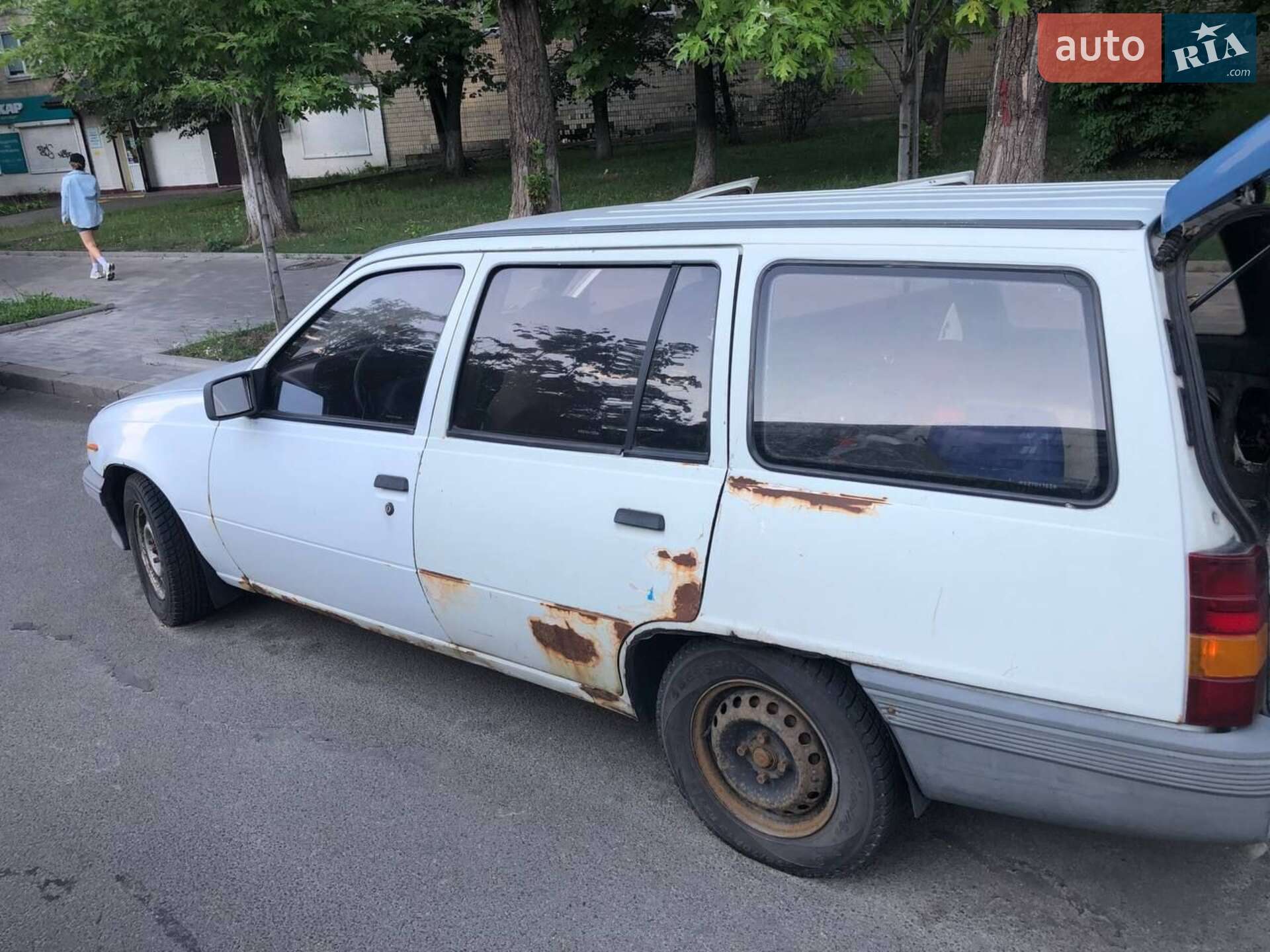 Opel Kadett 1986 VIN W0L000036G2704123 фото оголошення 2 з 7