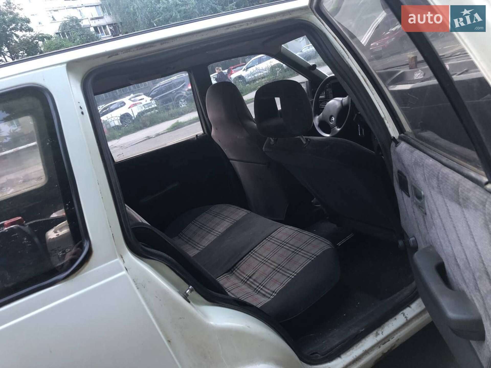 Opel Kadett 1986 VIN W0L000036G2704123 фото оголошення 3 з 7