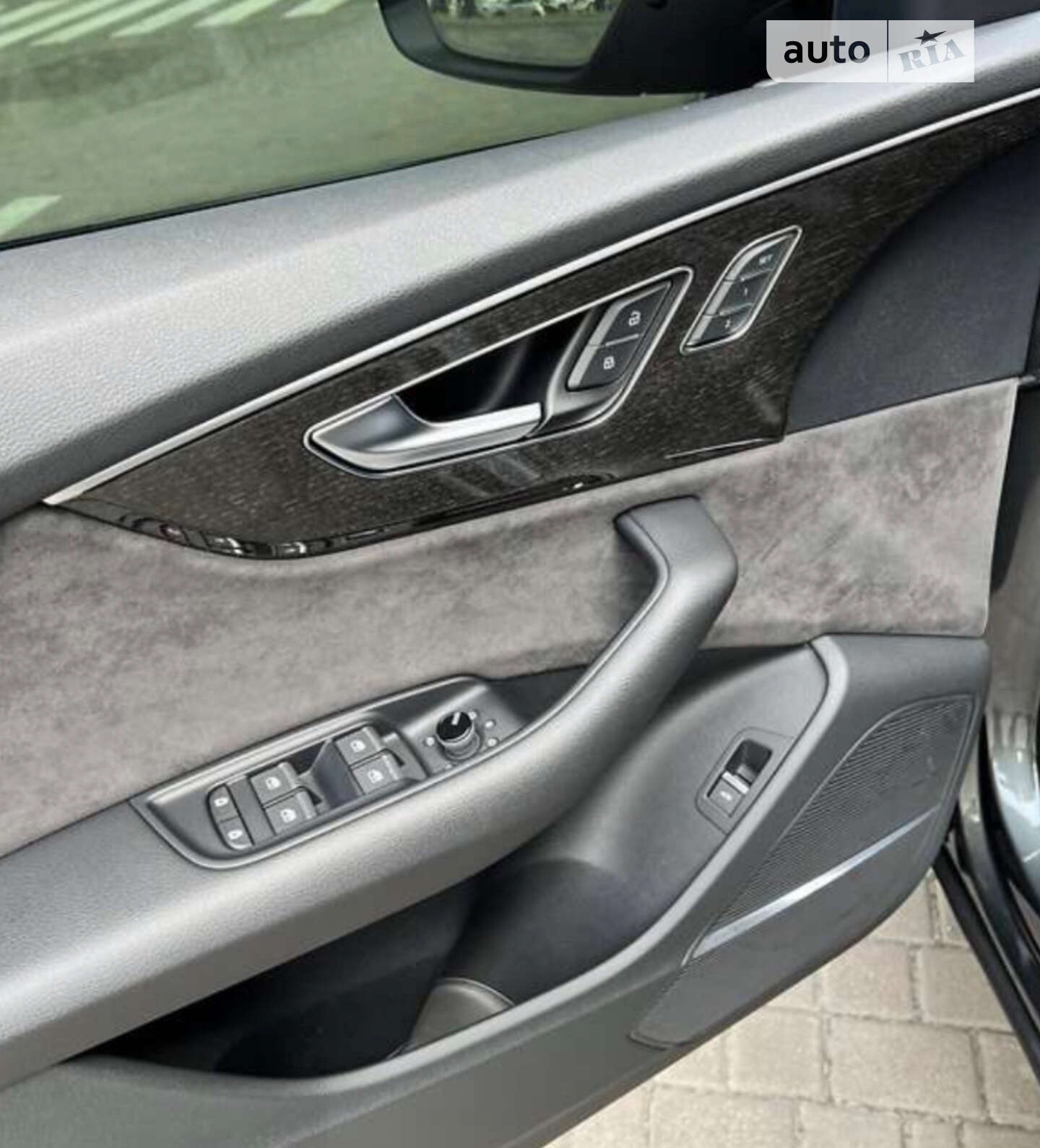 Audi Q8 2018 VIN WAUZZZF18KD005604 фото оголошення 14 з 24