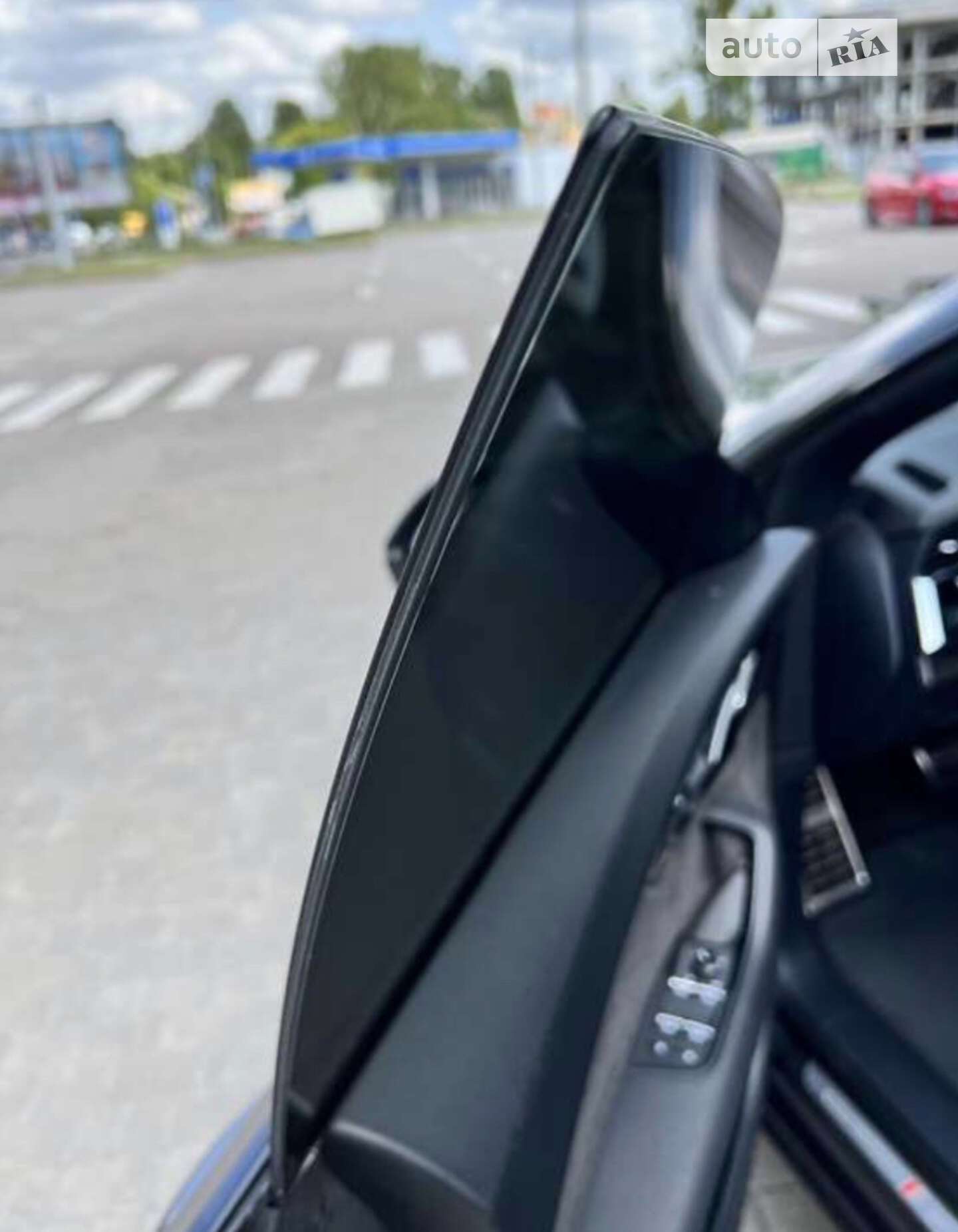 Audi Q8 2018 VIN WAUZZZF18KD005604 фото оголошення 16 з 24