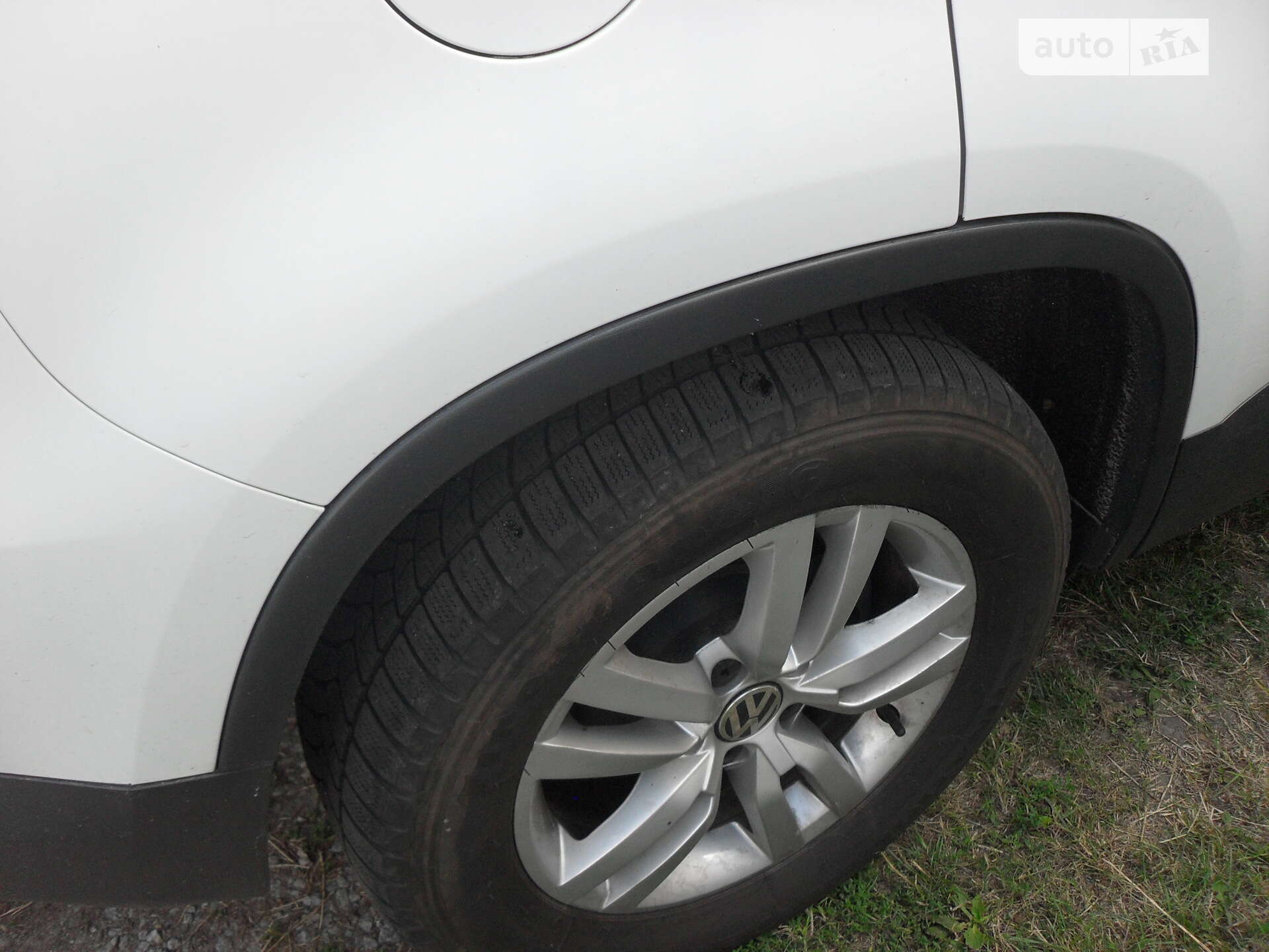 Volkswagen Tiguan 2015 VIN WVGBV7AX2FW582151 фото оголошення 9 з 11