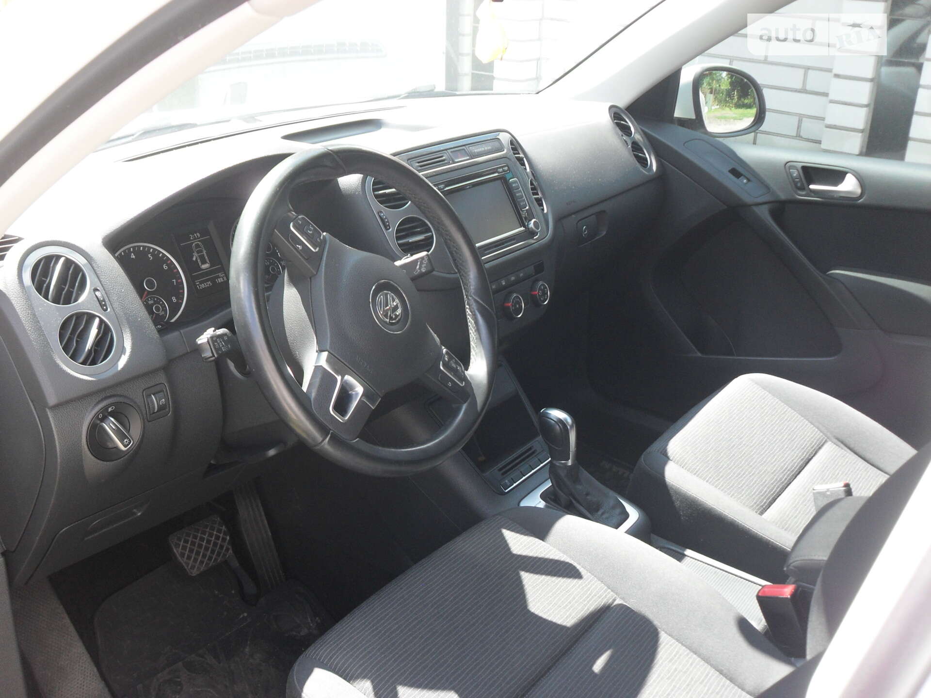 Volkswagen Tiguan 2015 VIN WVGBV7AX2FW582151 фото оголошення 10 з 11